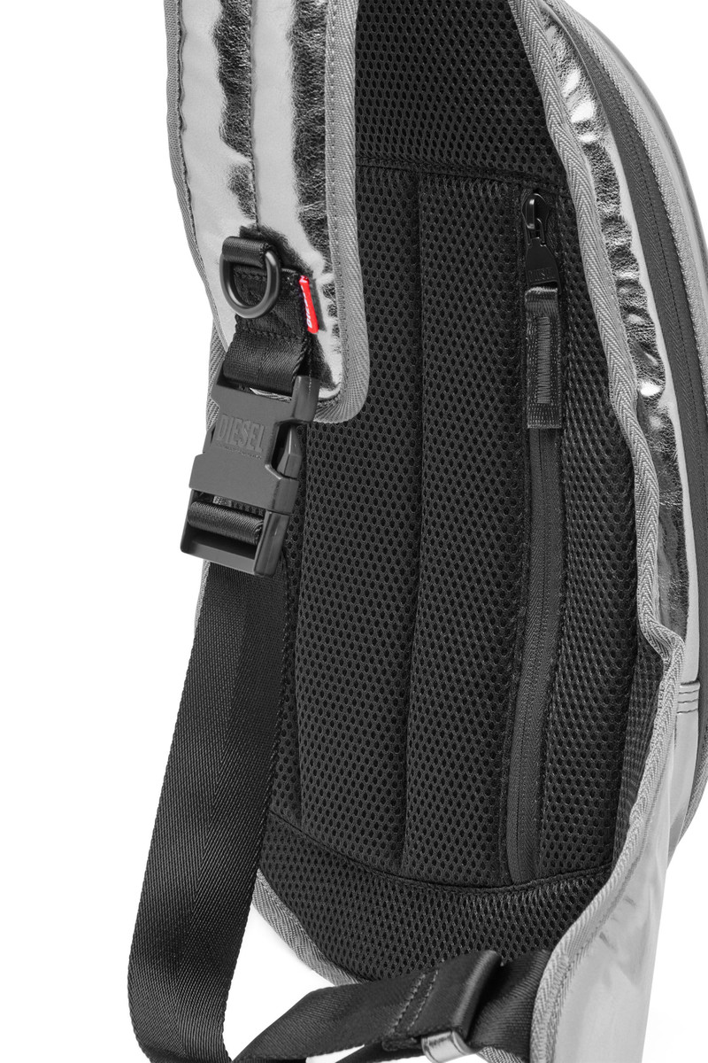 Diesel 1DR-POD SLING BAG outlook