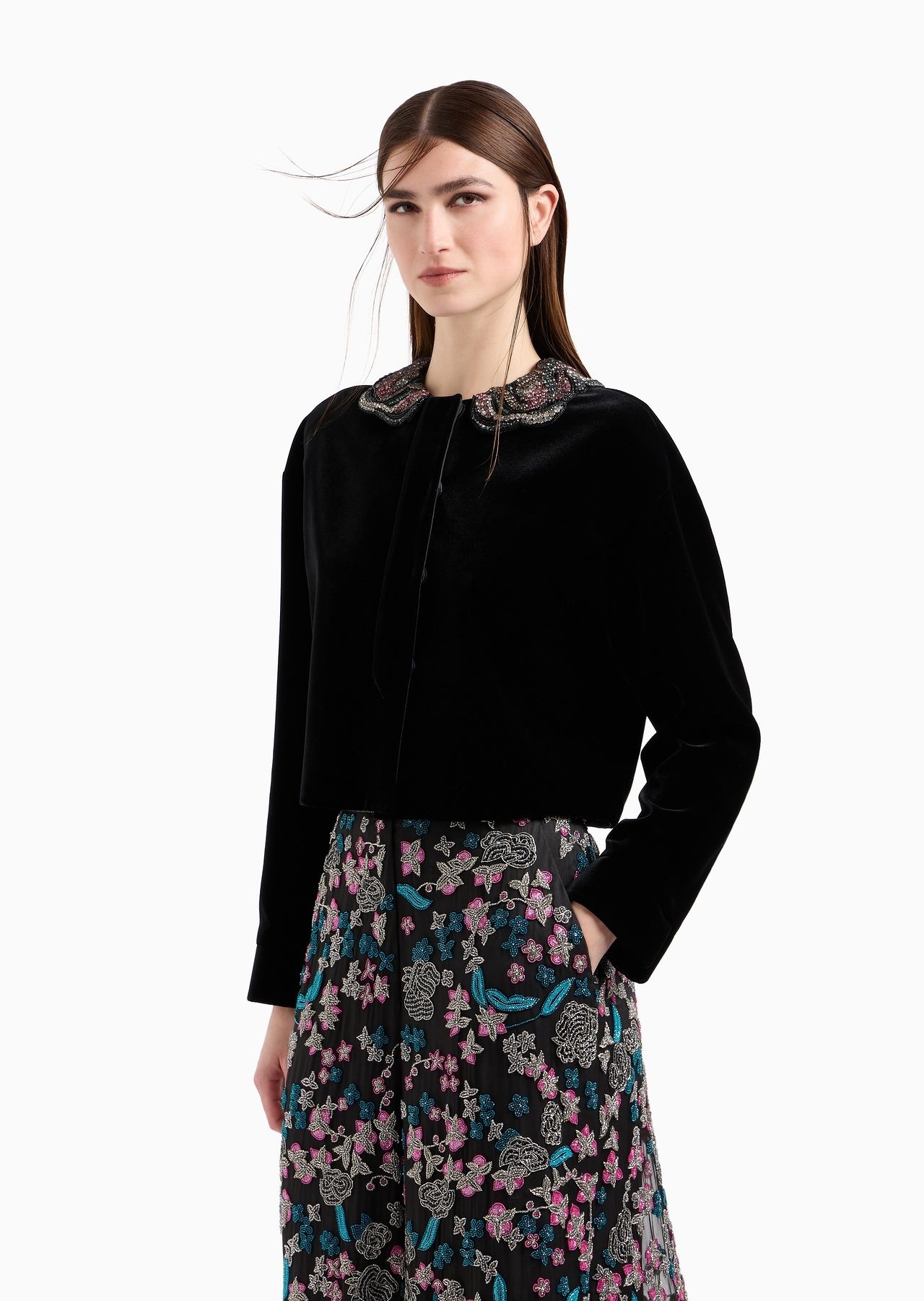 Short velvet jacket with embroidered collar - 2