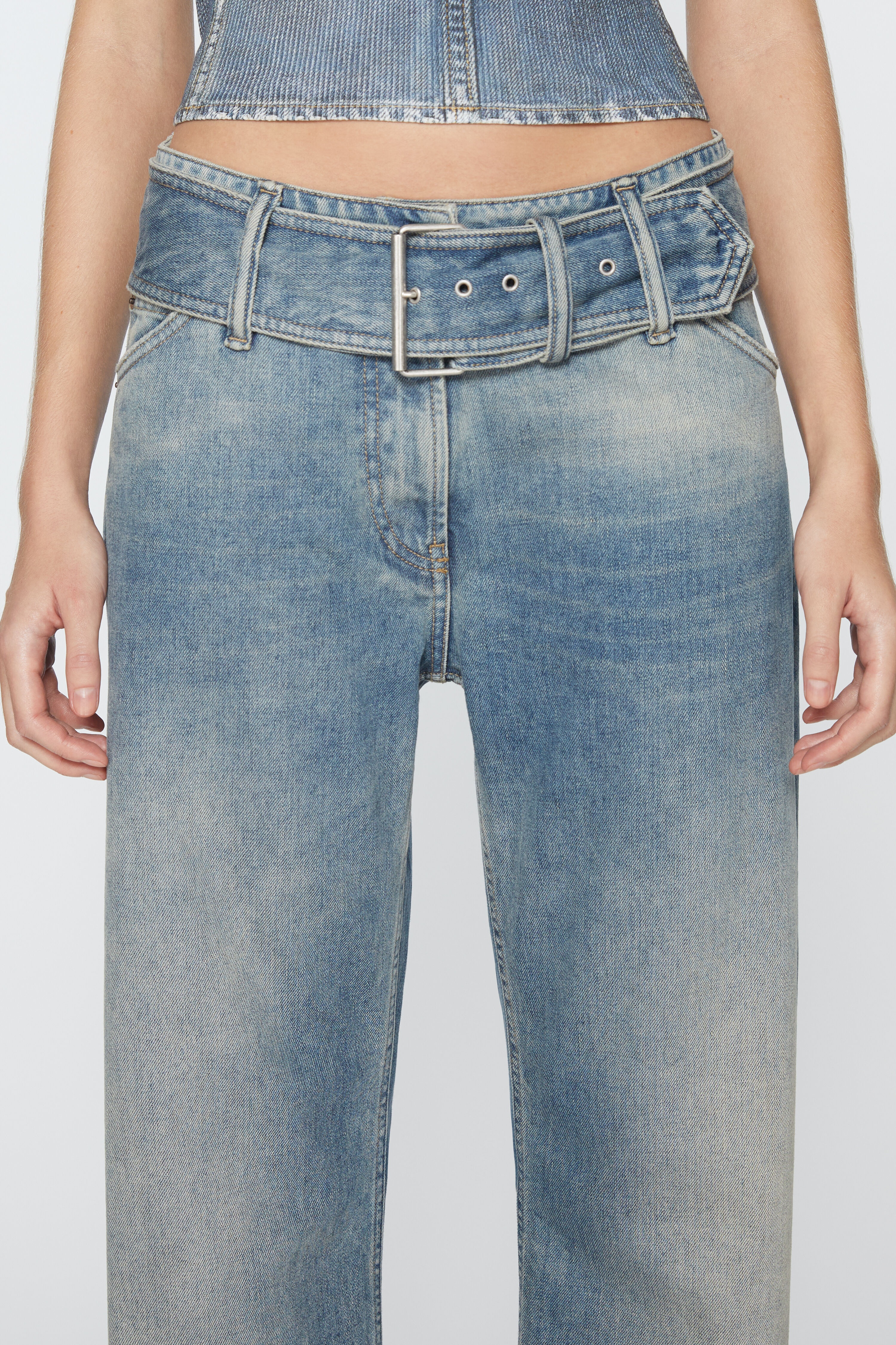 Belted jeans - Relaxed fit - Mid Blue - 5