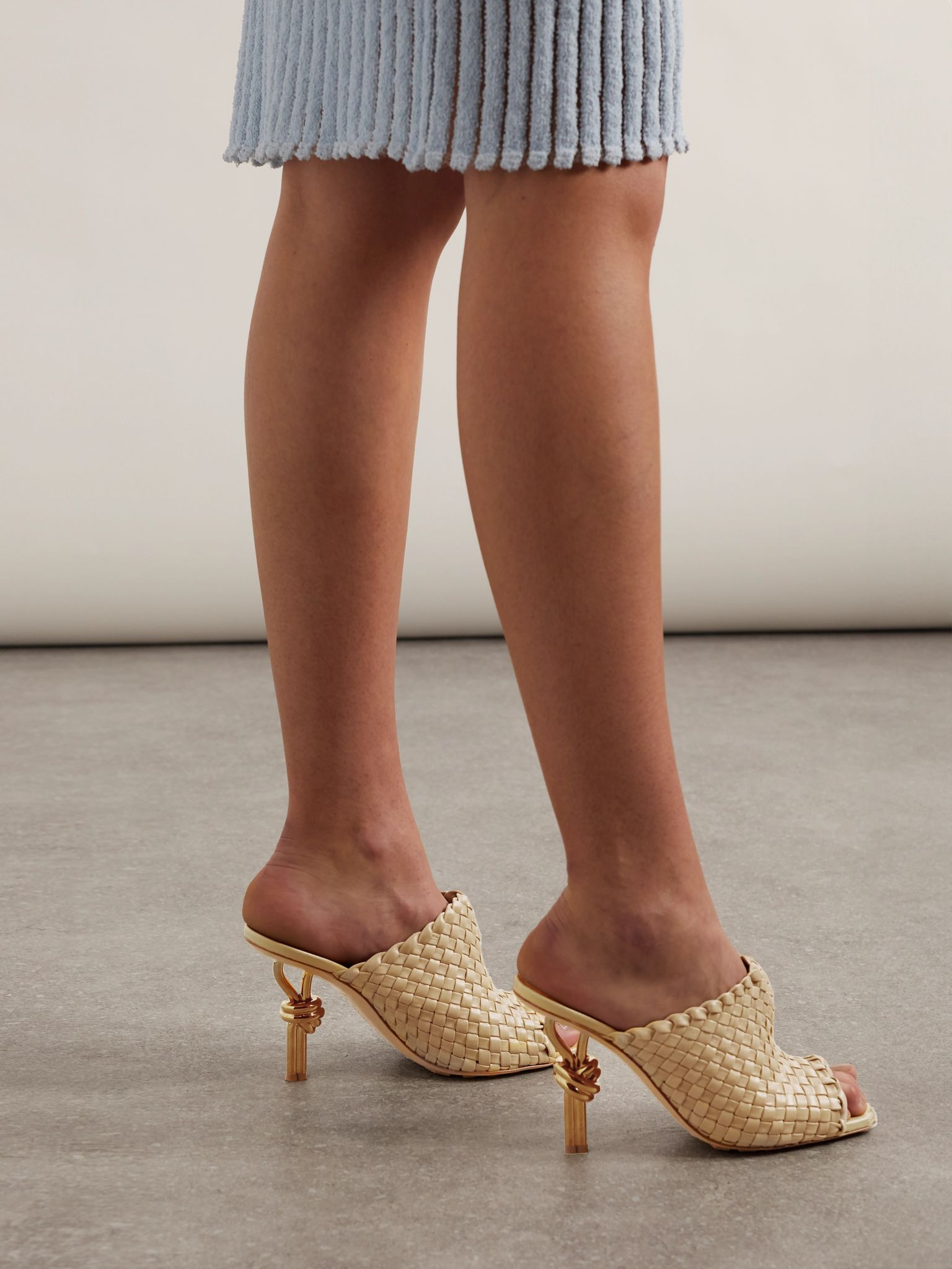 Knot embellished intrecciato leather mules Neutral - 2