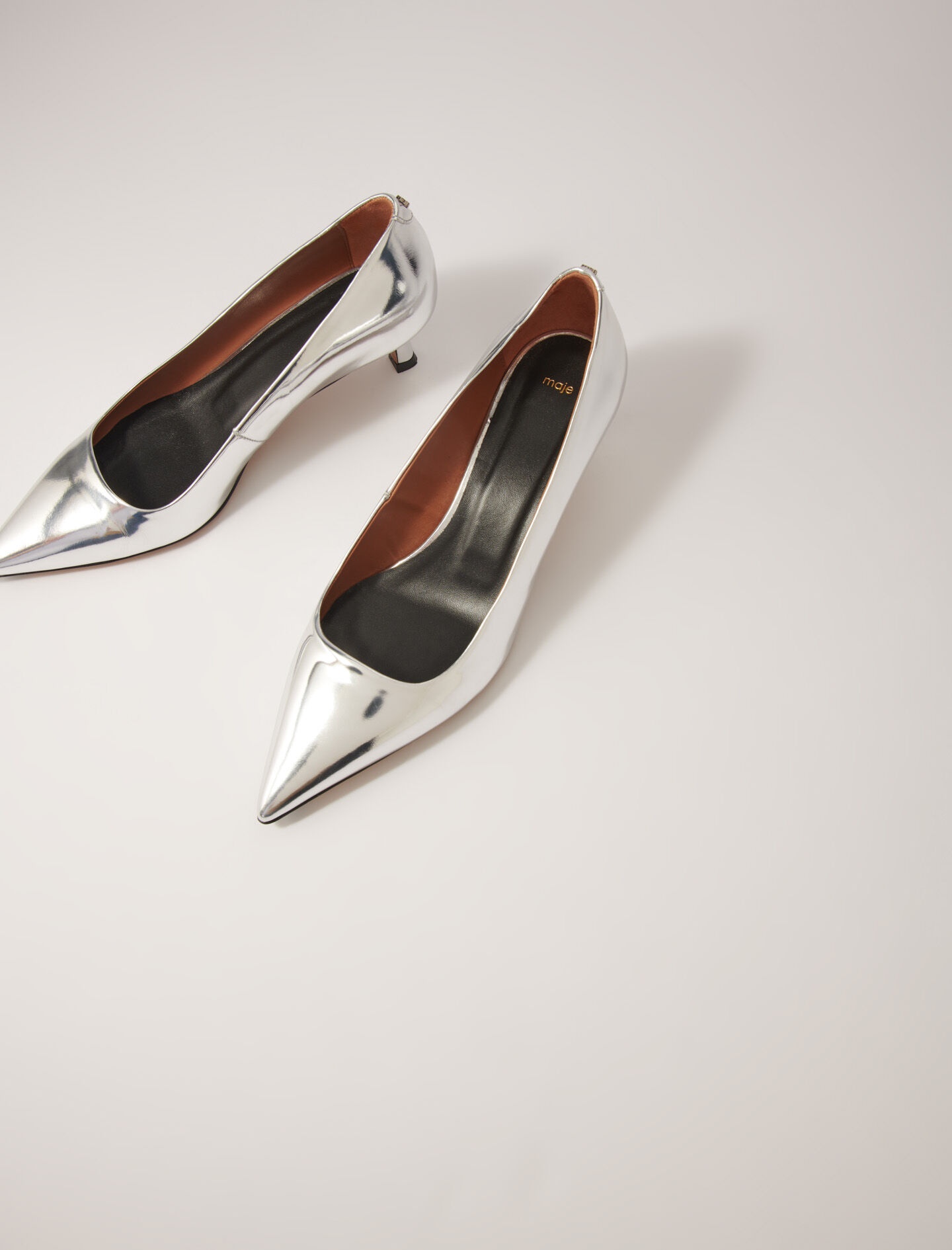 Pointed mirrored leather pumps - 5