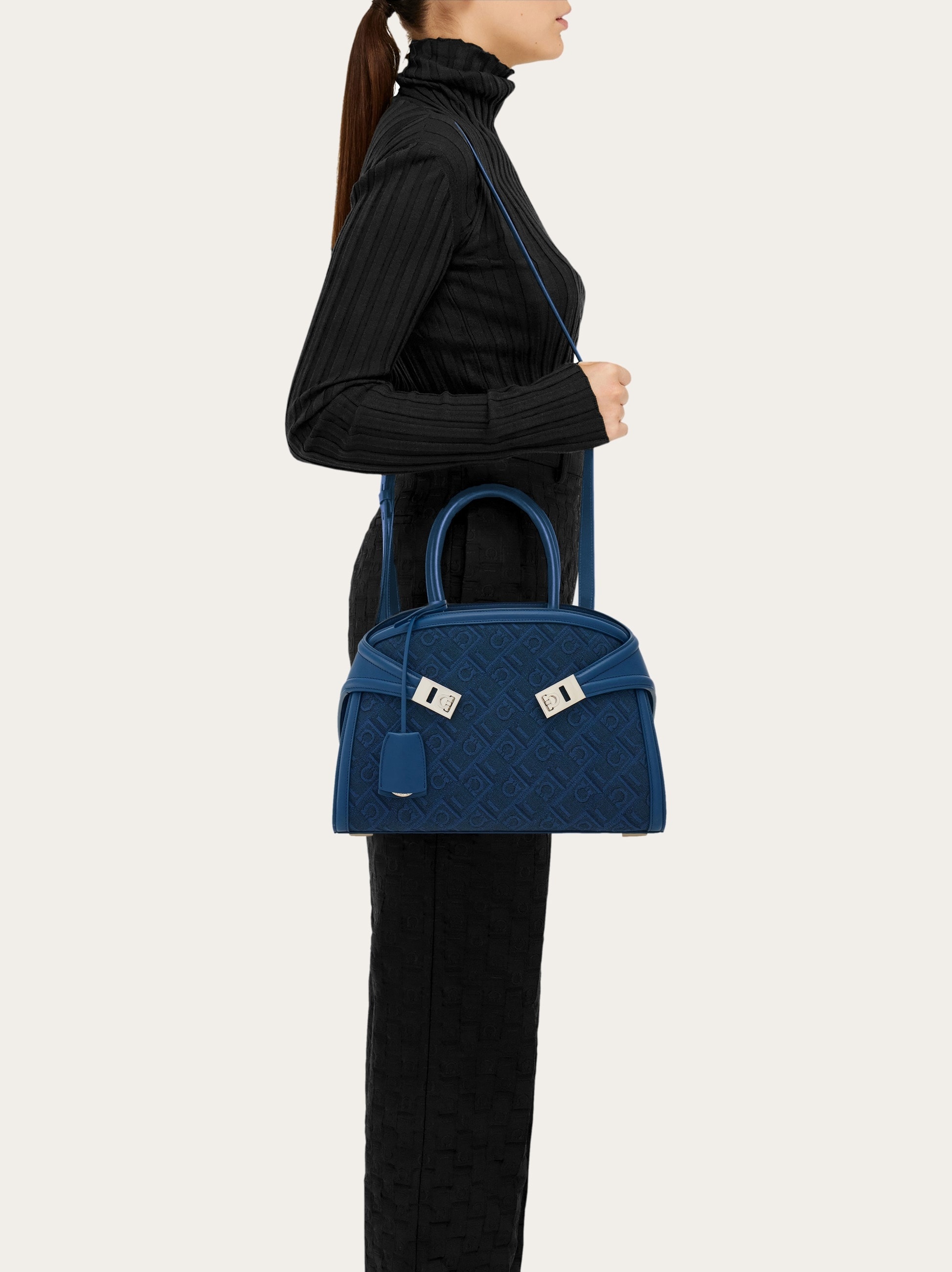 Hug jacquard handbag (S) - 3