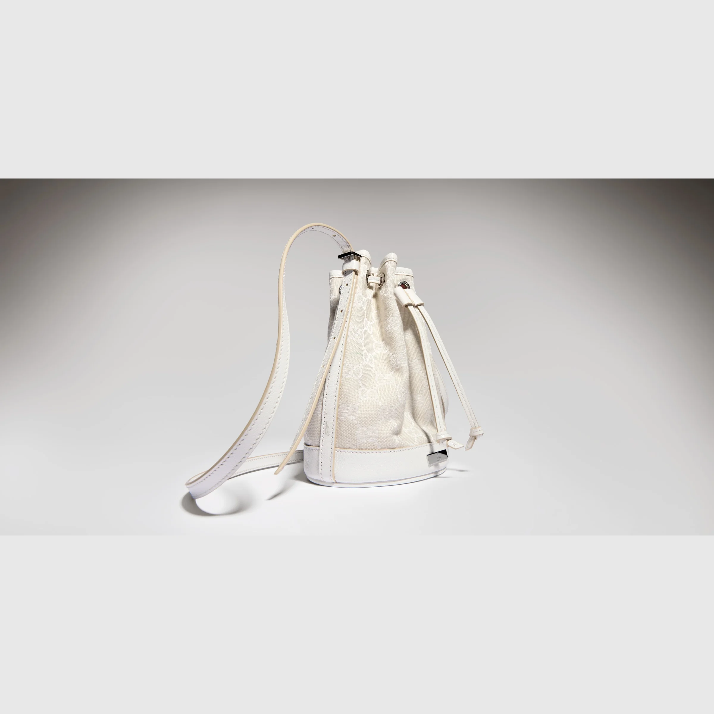 Mini bucket bag with Gucci plaque - 1