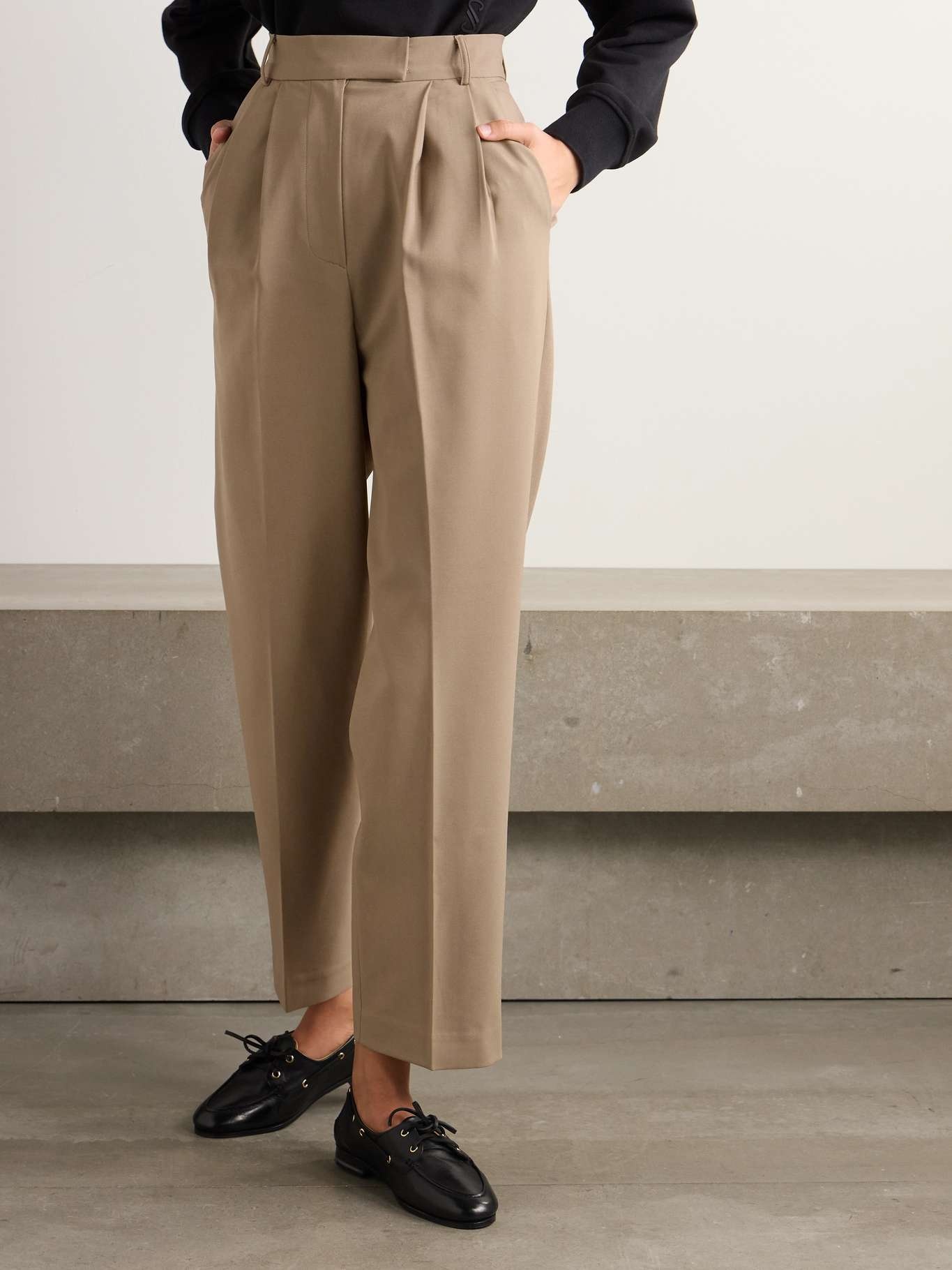 Bea pleated crepe tapered-leg pants - 3