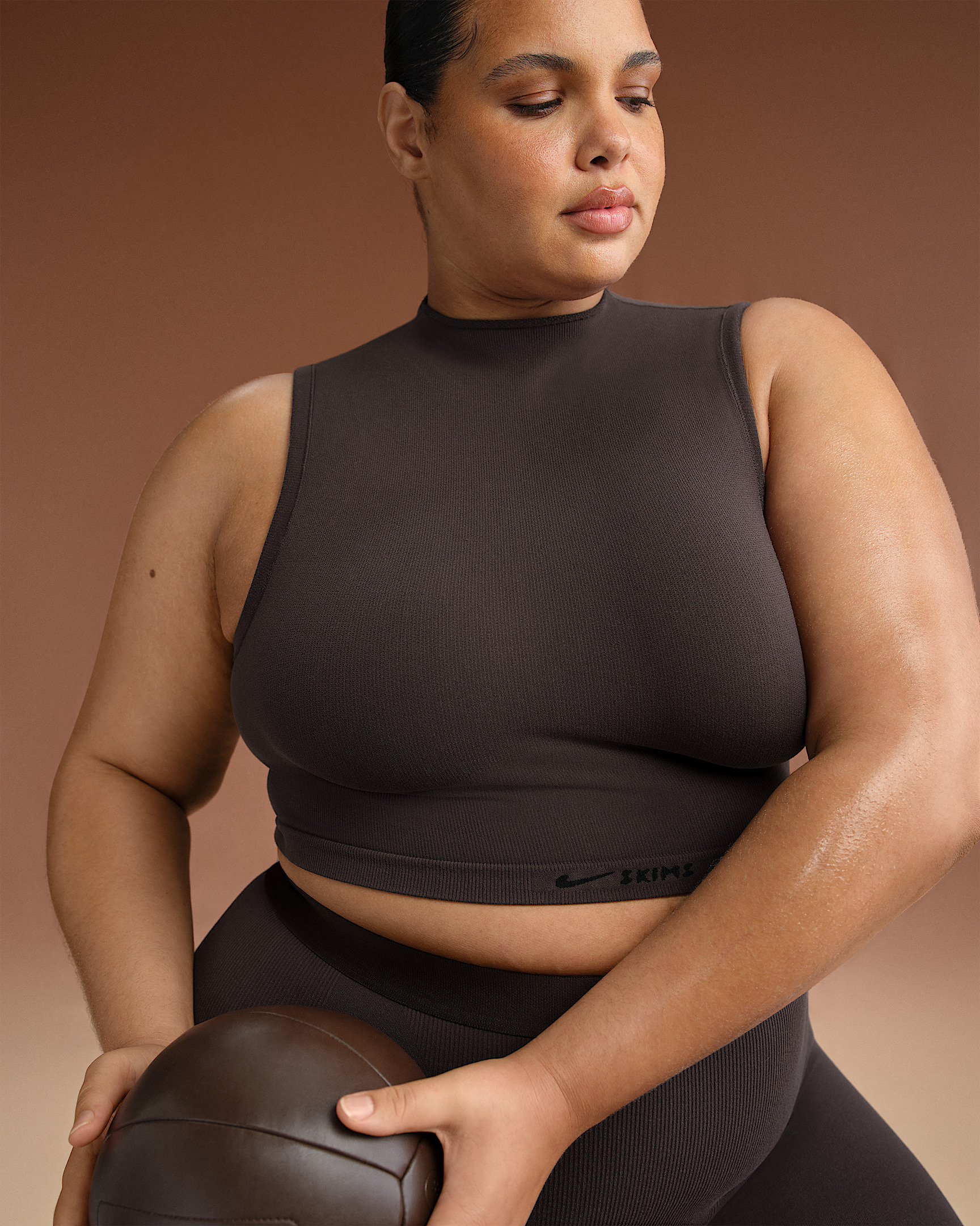 NikeSKIMS Vintage Seamless Women's Mock-Neck Long-Line Bra - 9