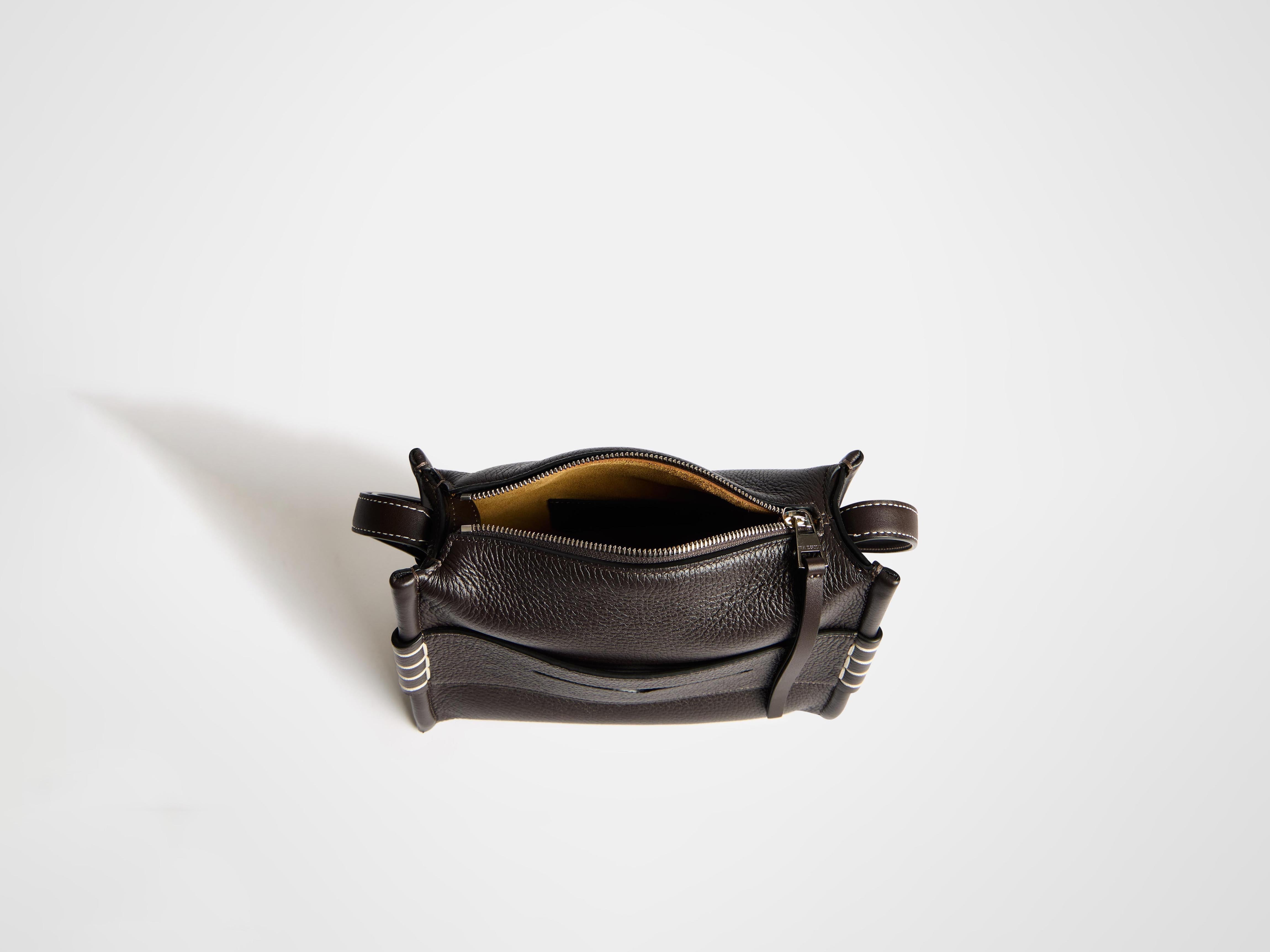SMALL MESSENGER LOAFER BAG IN CHOCOLATE BROWN LEATHER - 5