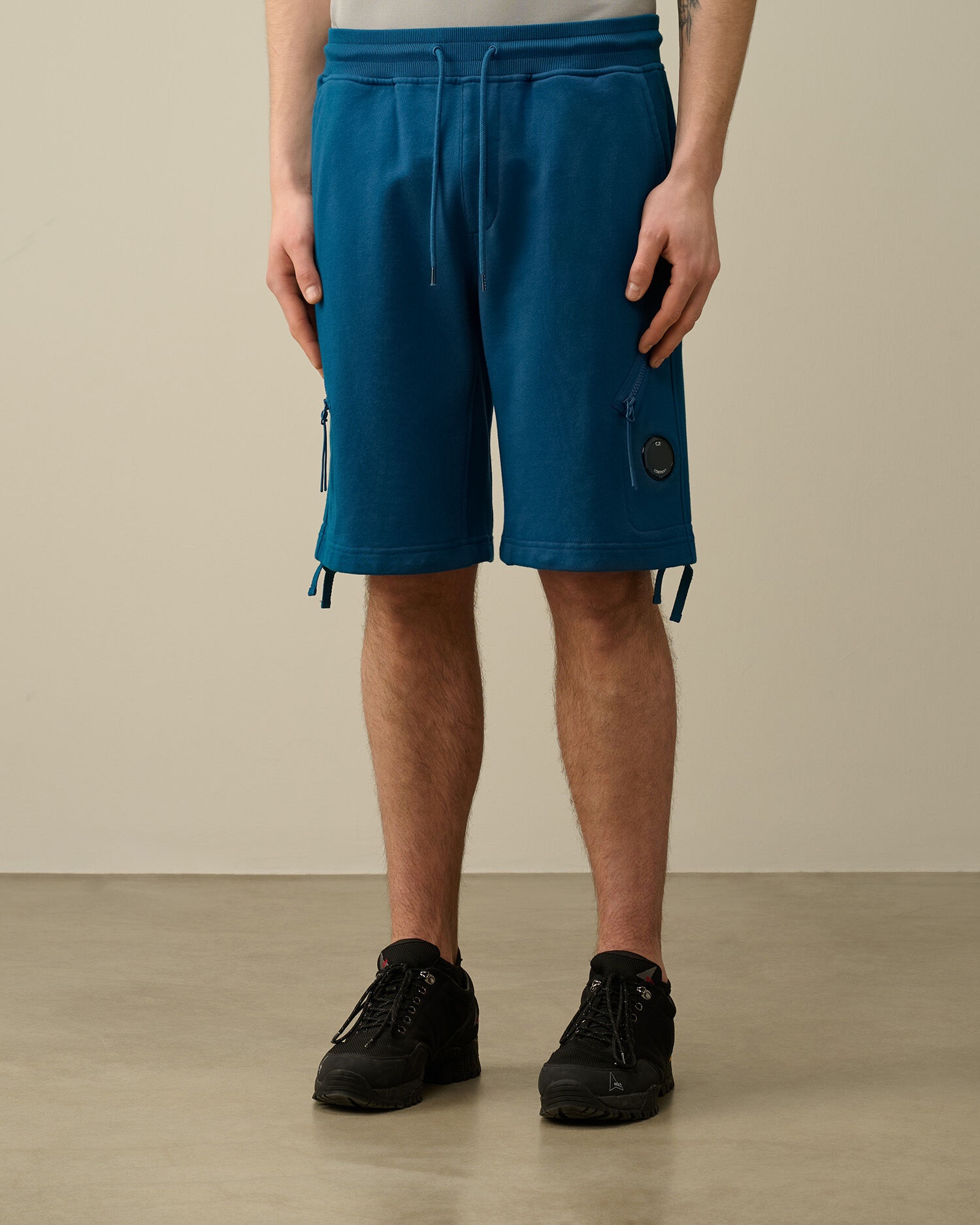 Diagonal Raised Fleece Zipped Pocket Shorts - 2