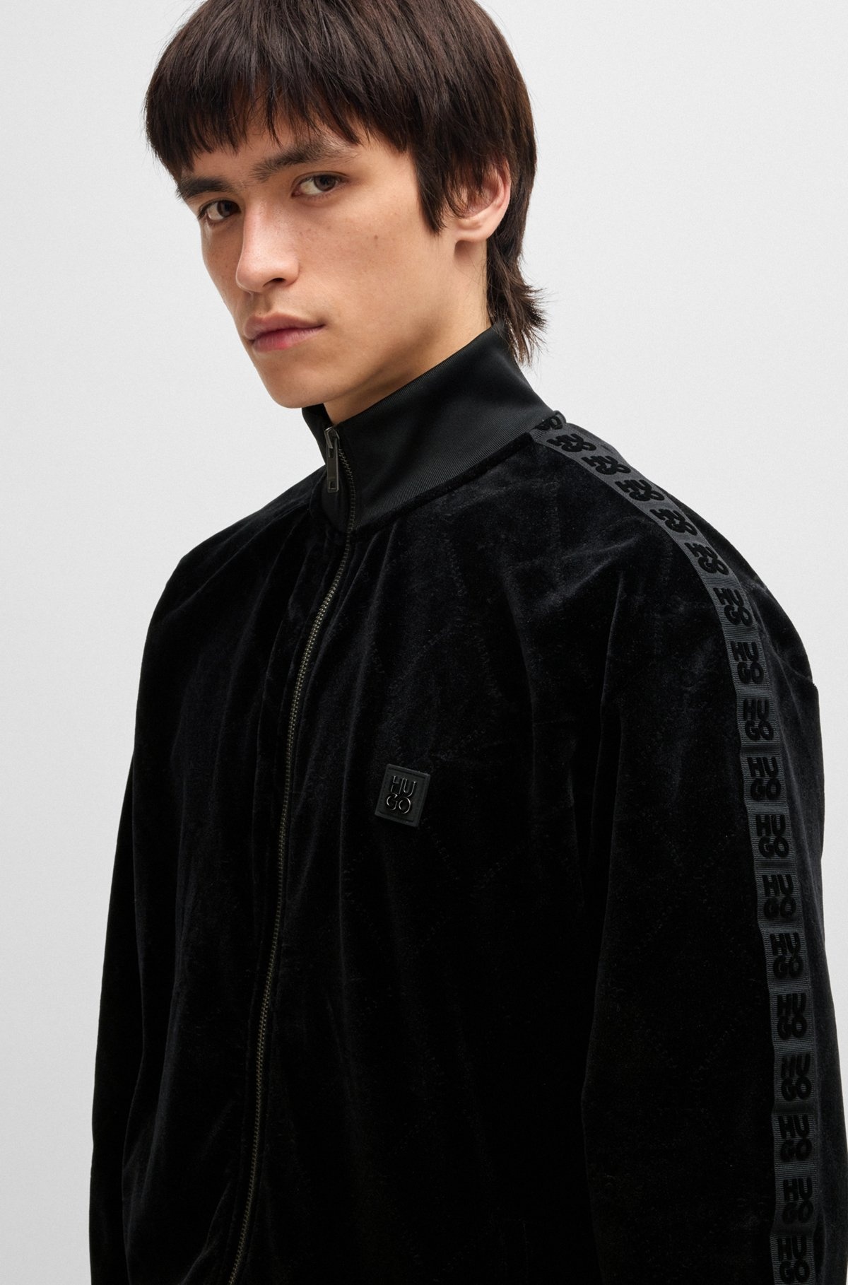 RELAXED-FIT STRETCH-VELVET SWEATSHIRT WITH SIGNATURE CHAIN PATTERN - 3