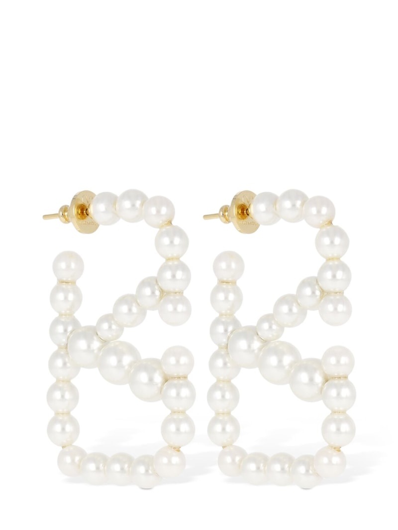 V logo signature faux pearl earrings - 2