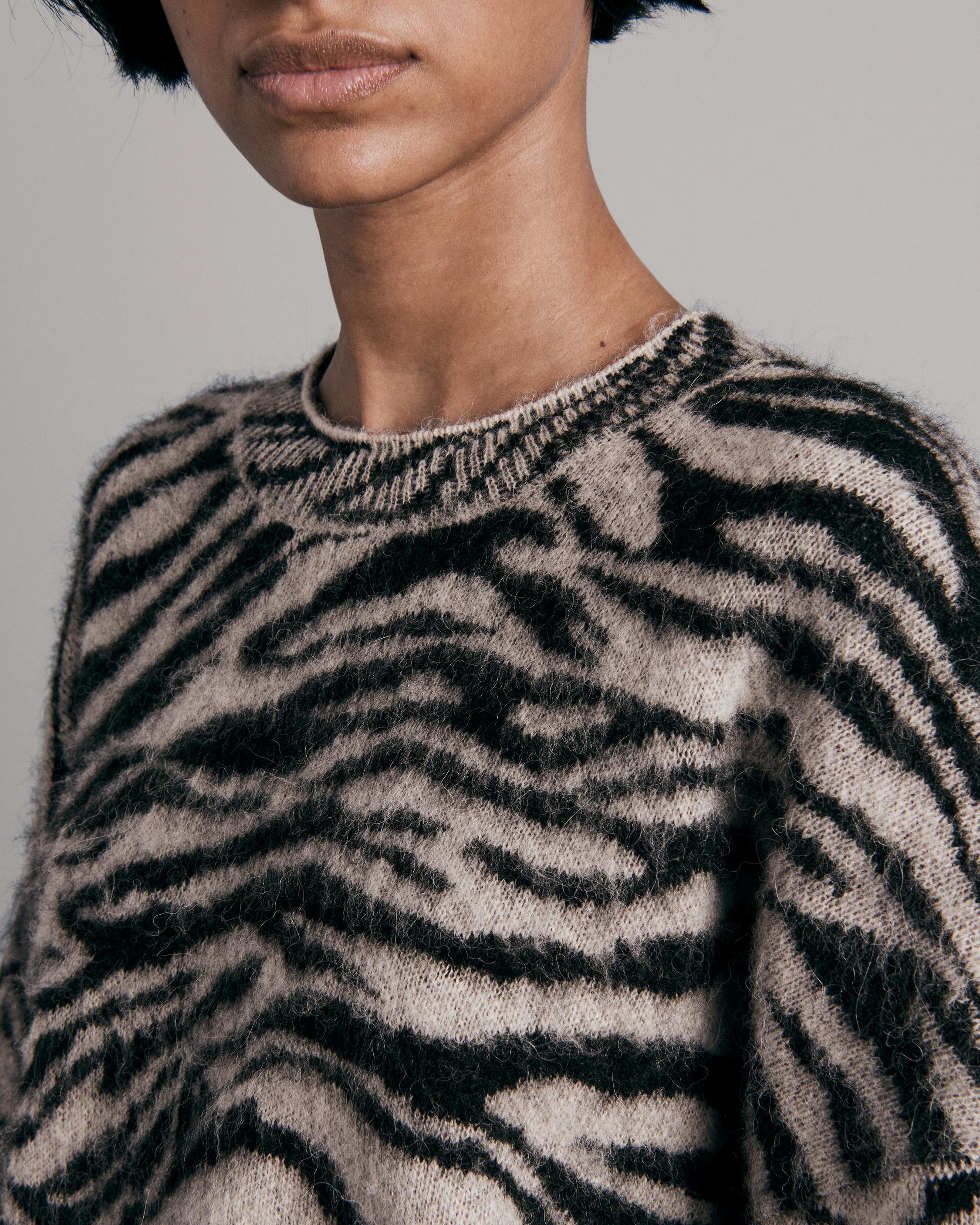 Sarah Tiger Wool Crew
Relaxed Fit Sweater - 6