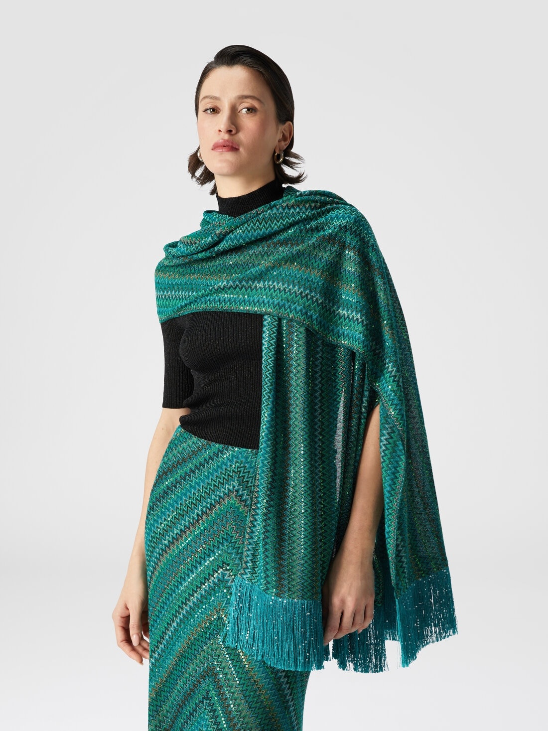 Viscose stole in zig zag lamé with sequins and fringes 4