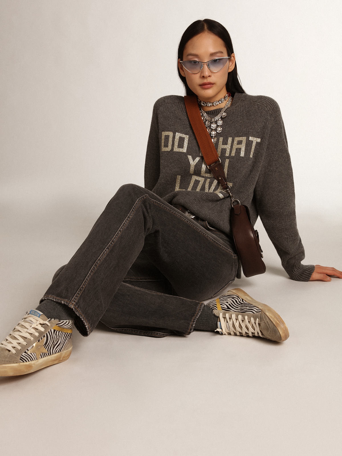 Women's gray round-neck sweater with glitter lettering - 3