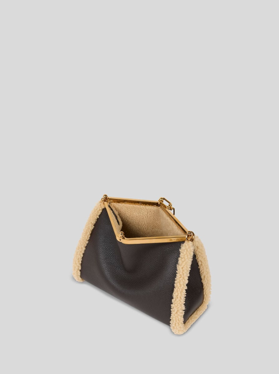 MEDIUM LEATHER VELA BAG WITH SHEARLING DETAILS - 4