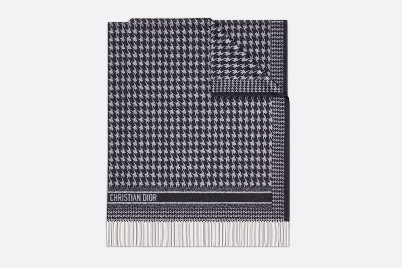 Dior 30 Montaigne Poncho outlook