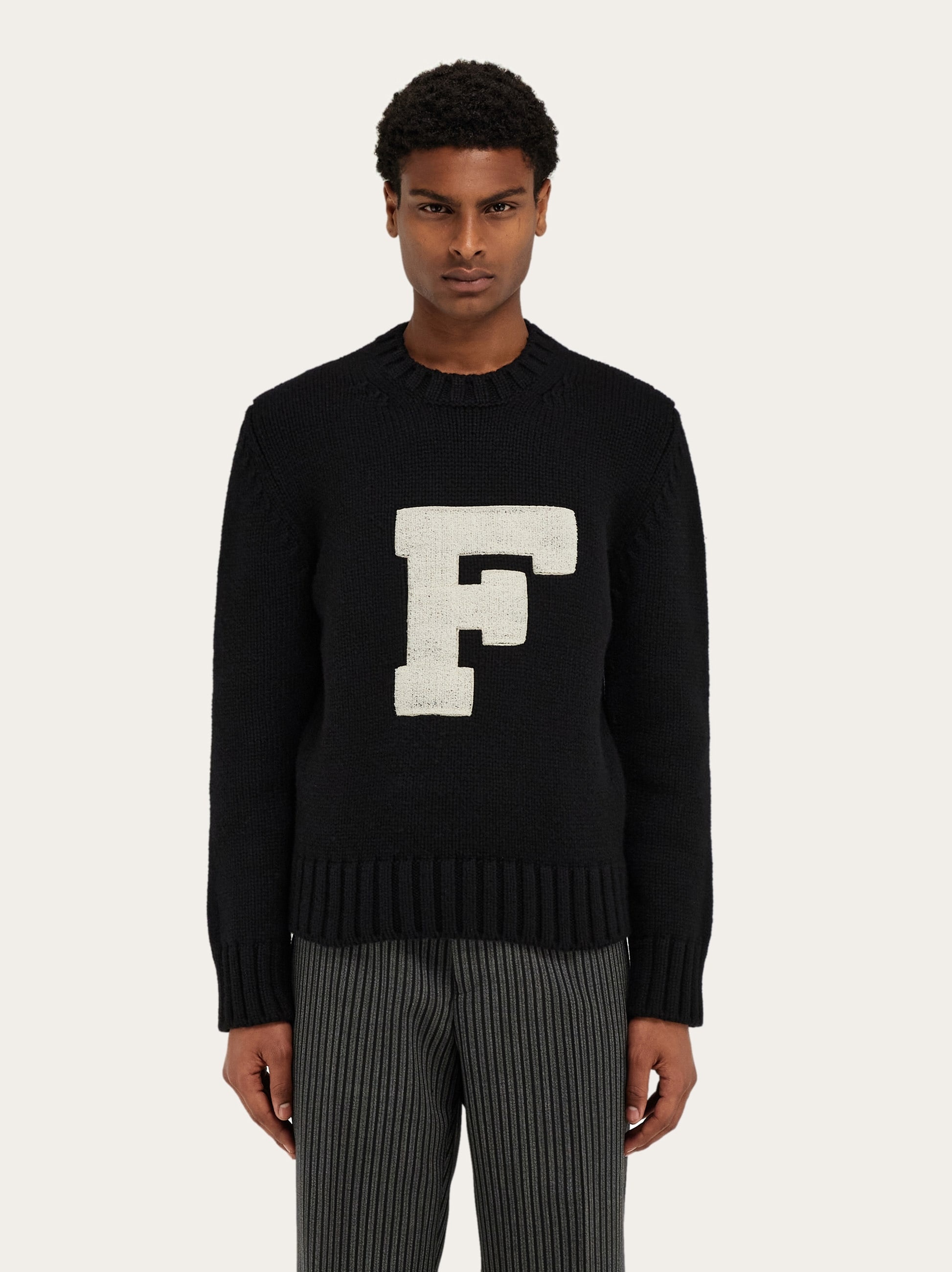 Crew neck sweater with applied F detail - 2