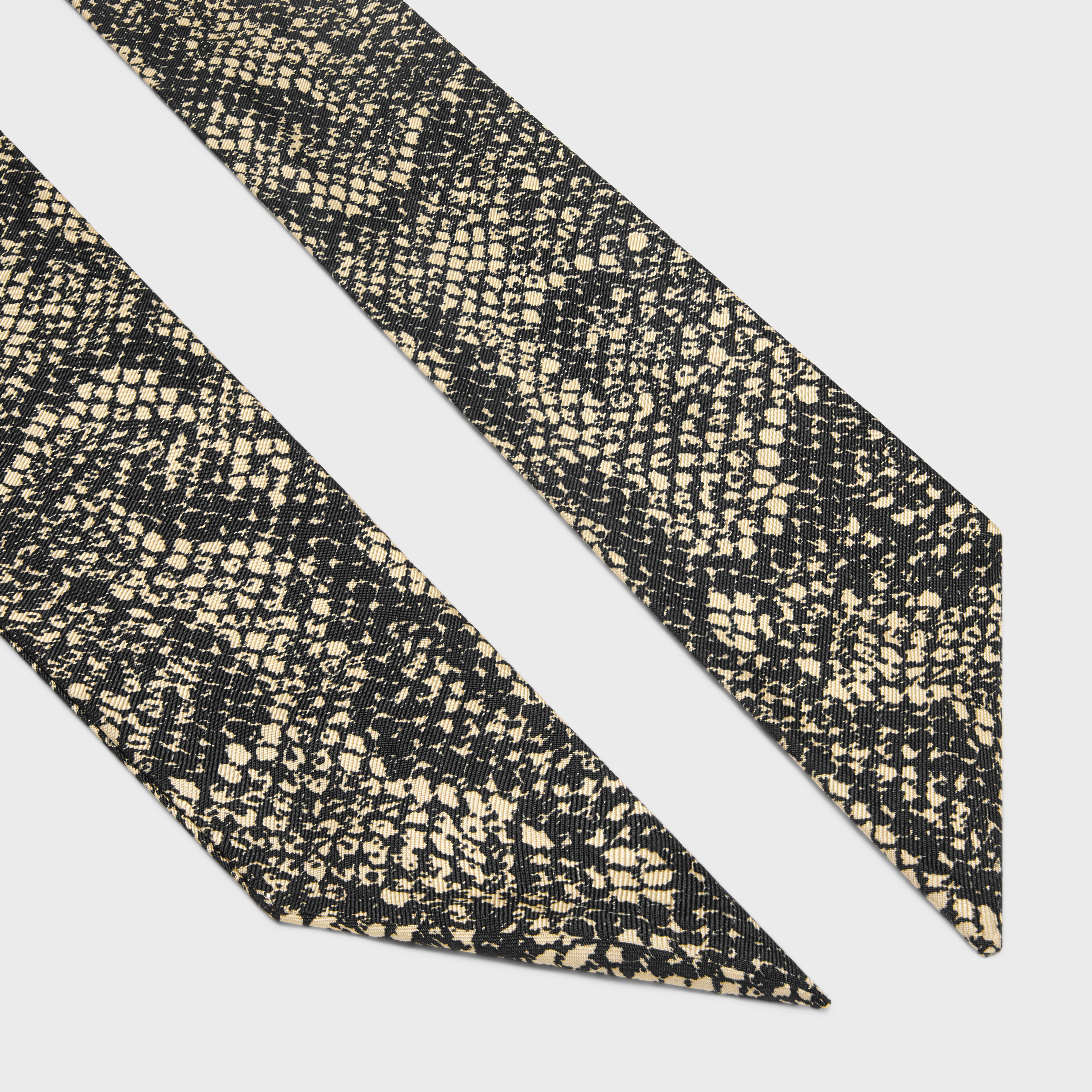 lavallière scarf in printed silk 3