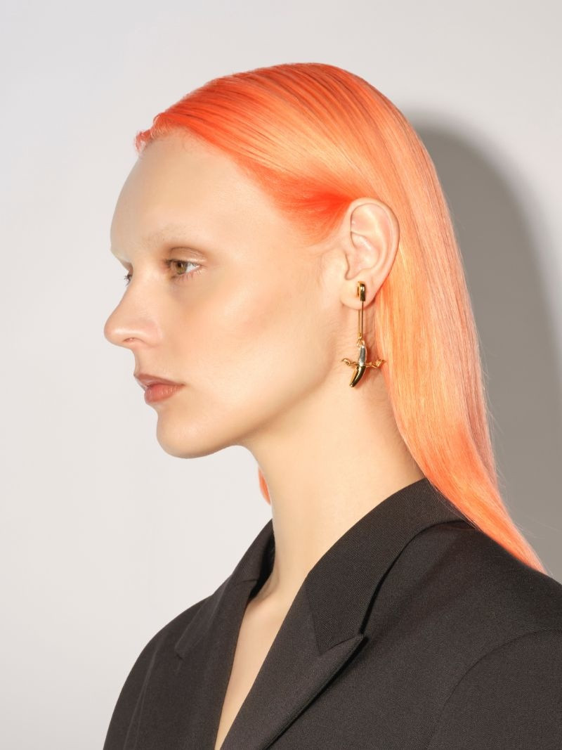 Ambush BANANA CHARM EARRING outlook