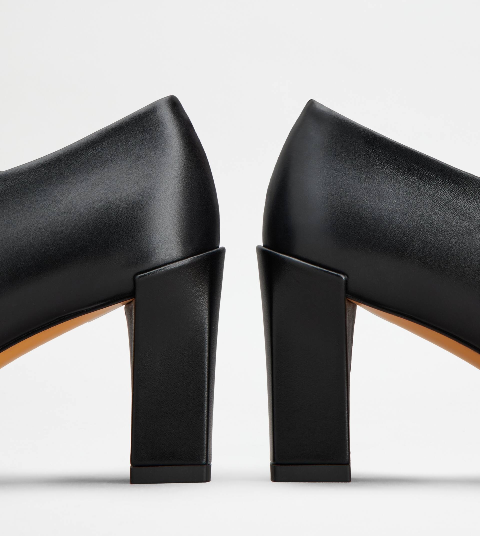 ANKLE BOOTS IN LEATHER - BLACK - 5