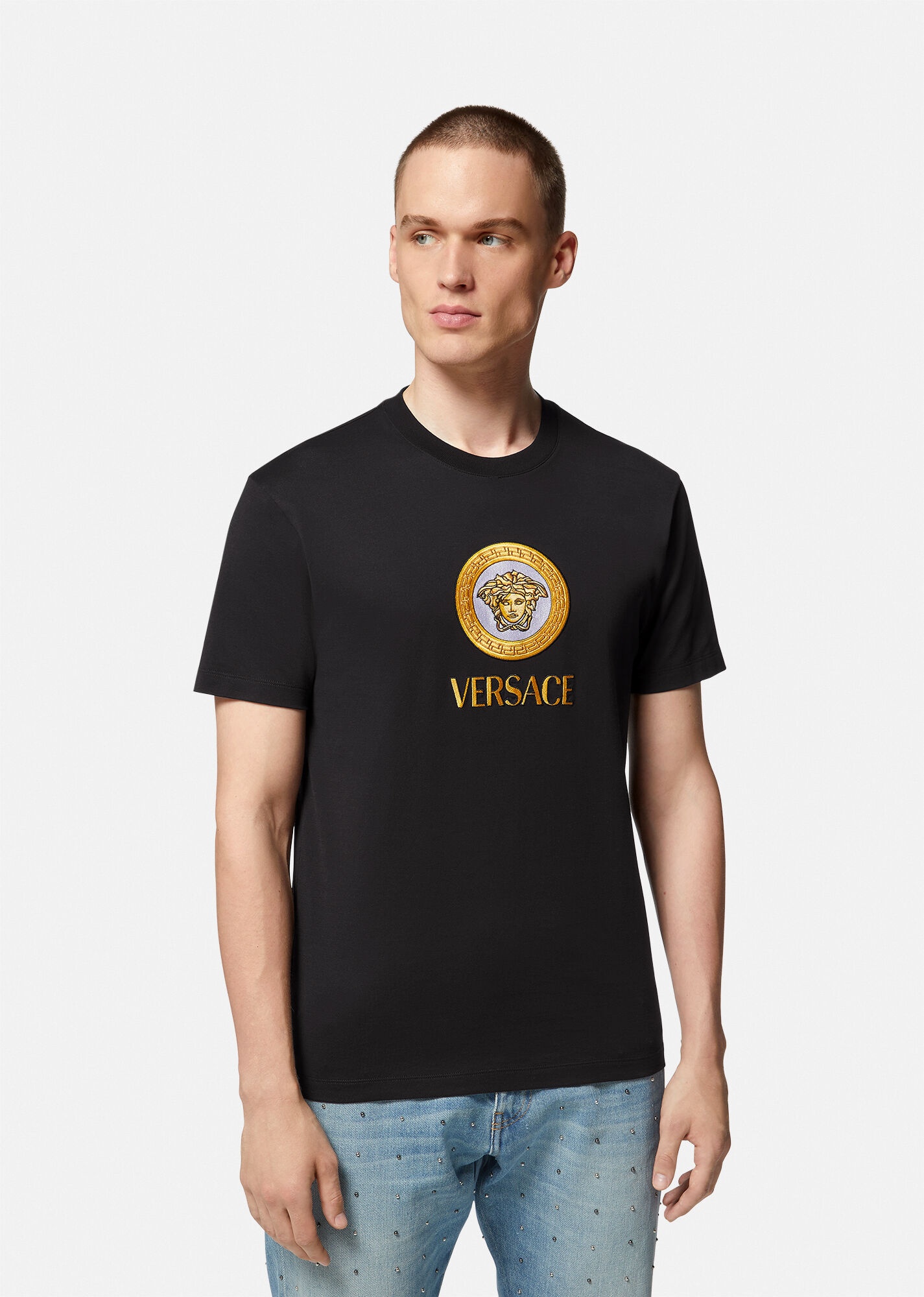 Tシャツ・カットソー Versace 1008469 1A06059 EMBROIDERED MEDUSA LOGO T-shirt VERSACE Embroidered Medusa Logo T-shirt Black | thewebster