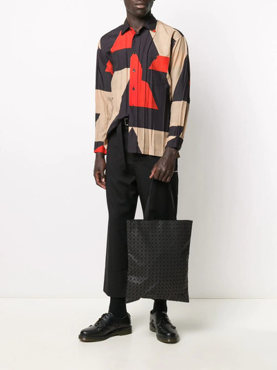 ISSEY MIYAKE creased abstract print shirt outlook