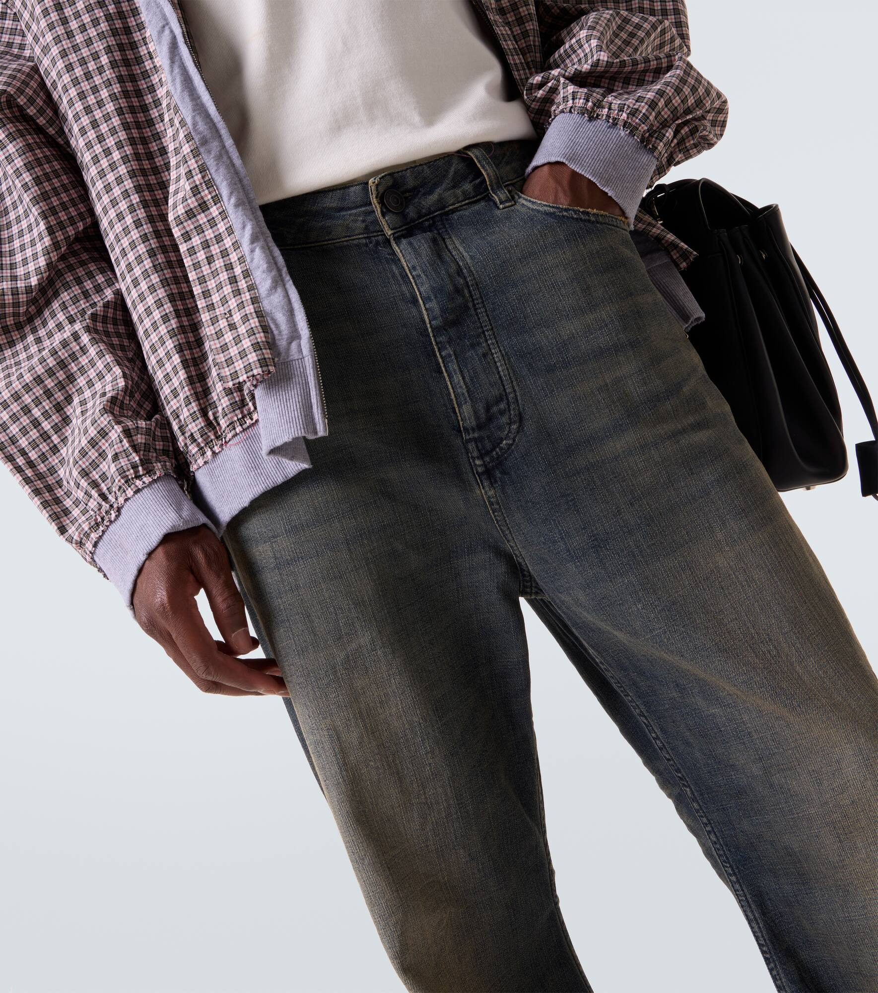 Low-rise flared jeans - 5