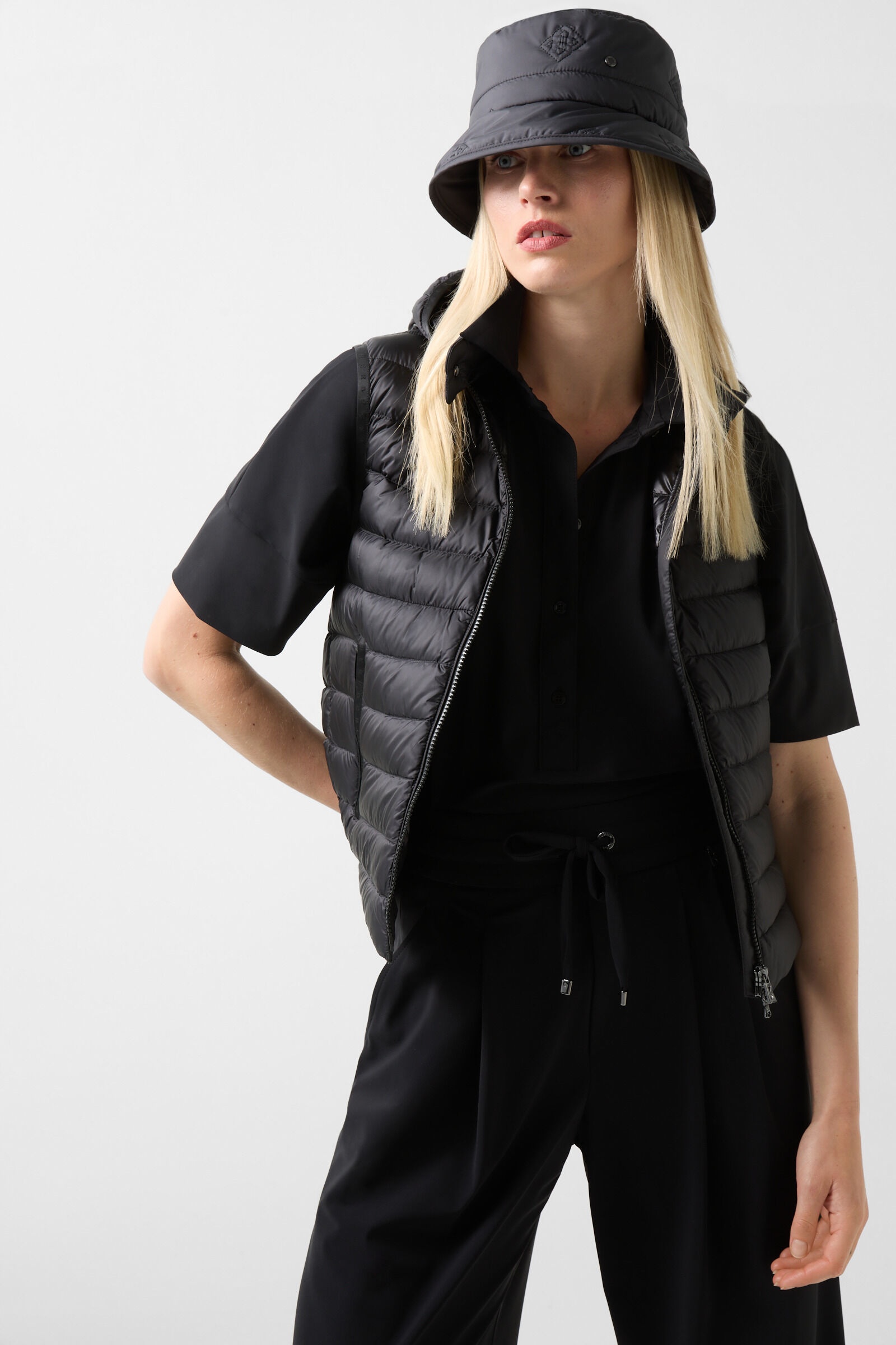 Tayra Lightweight down vest in Black - 7