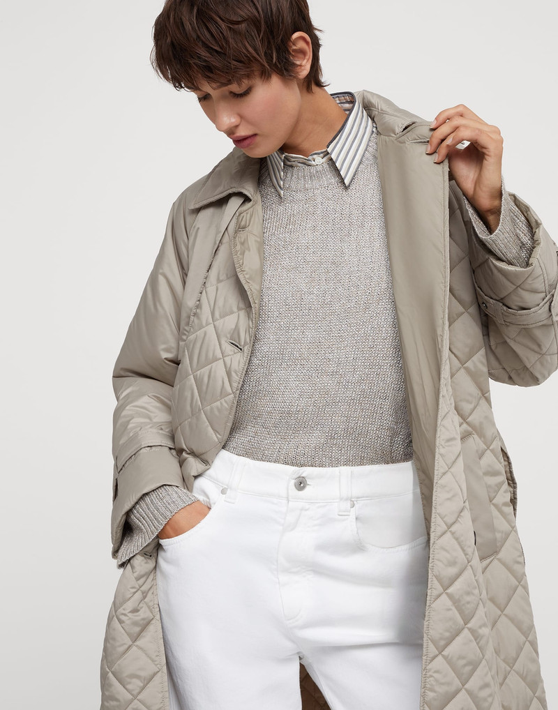 Water-resistant matte nylon quilted trench with Thermore® padding and precious belt loop 4