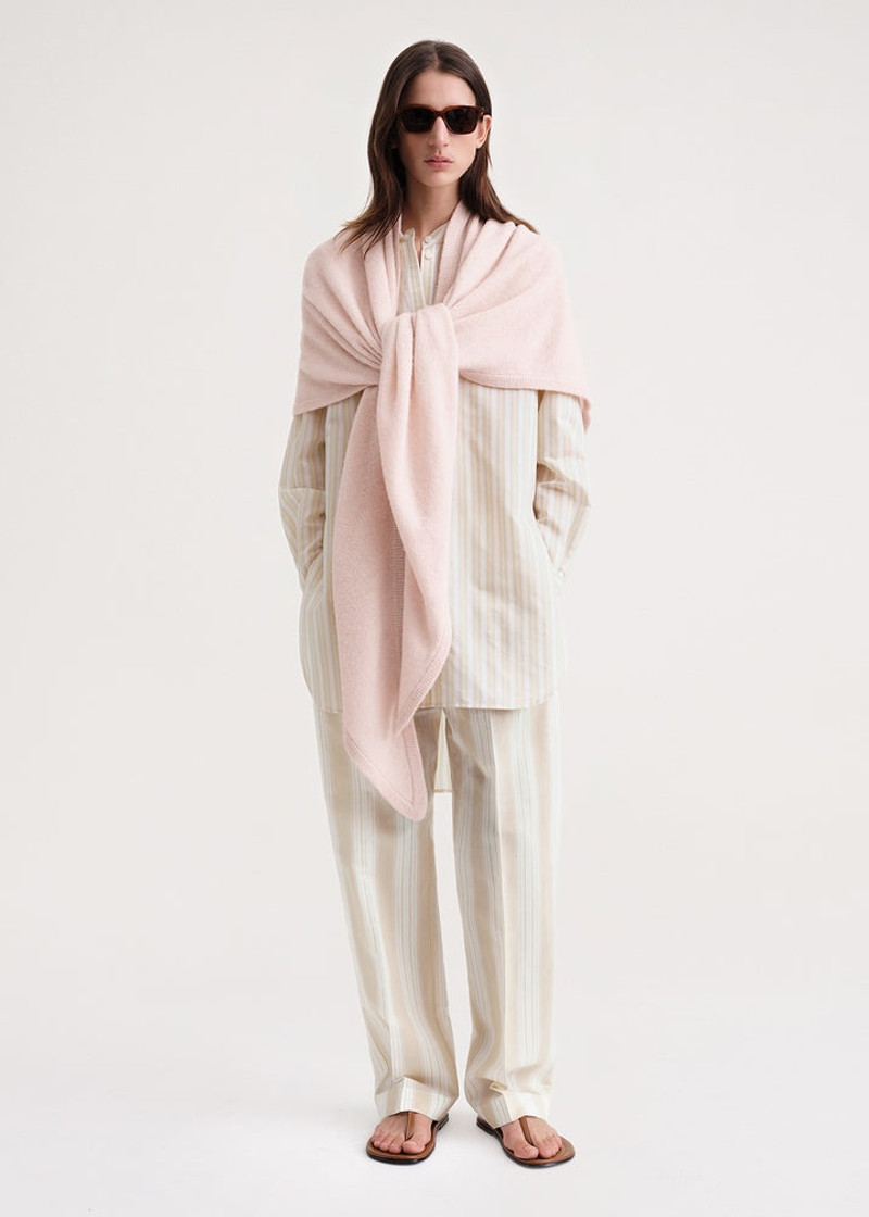 Featherlight triangle scarf powder 4