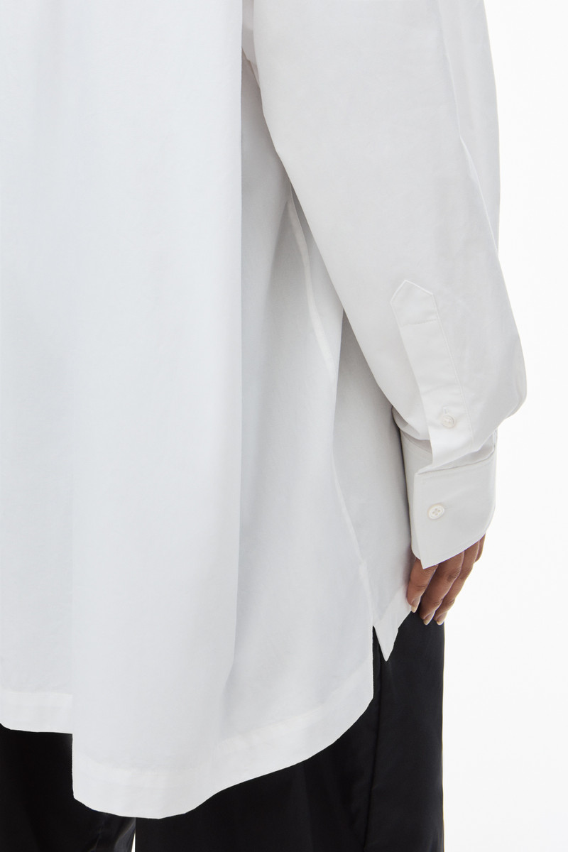 button up boyfriend shirt in compact cotton with apple logo patch 5