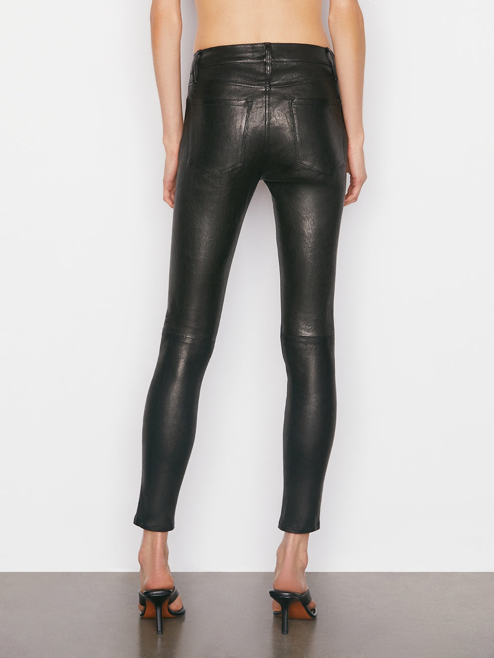 Le Skinny De Jeanne Leather Pant in Washed Black - 6