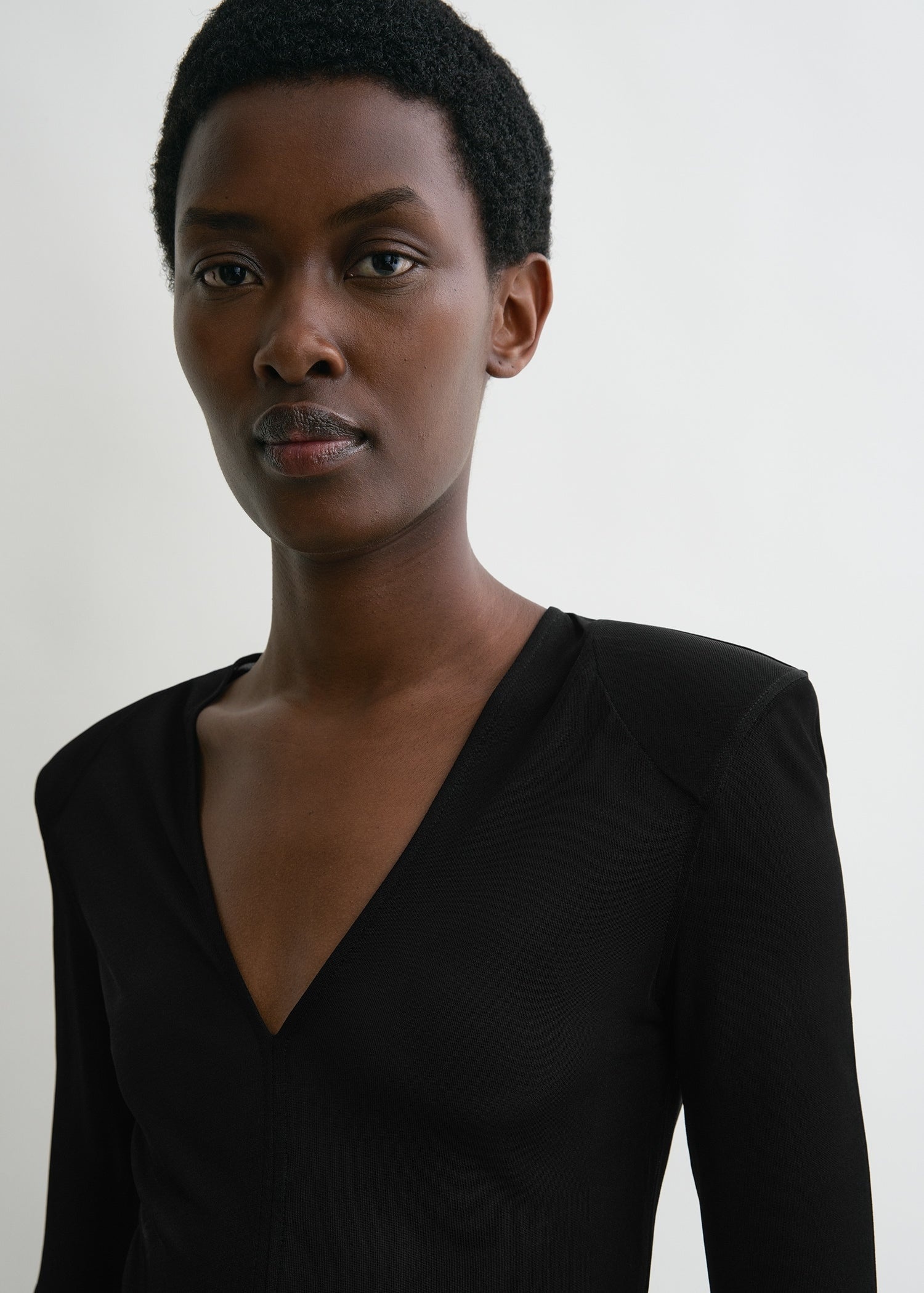 Deep v-neck top black - 5