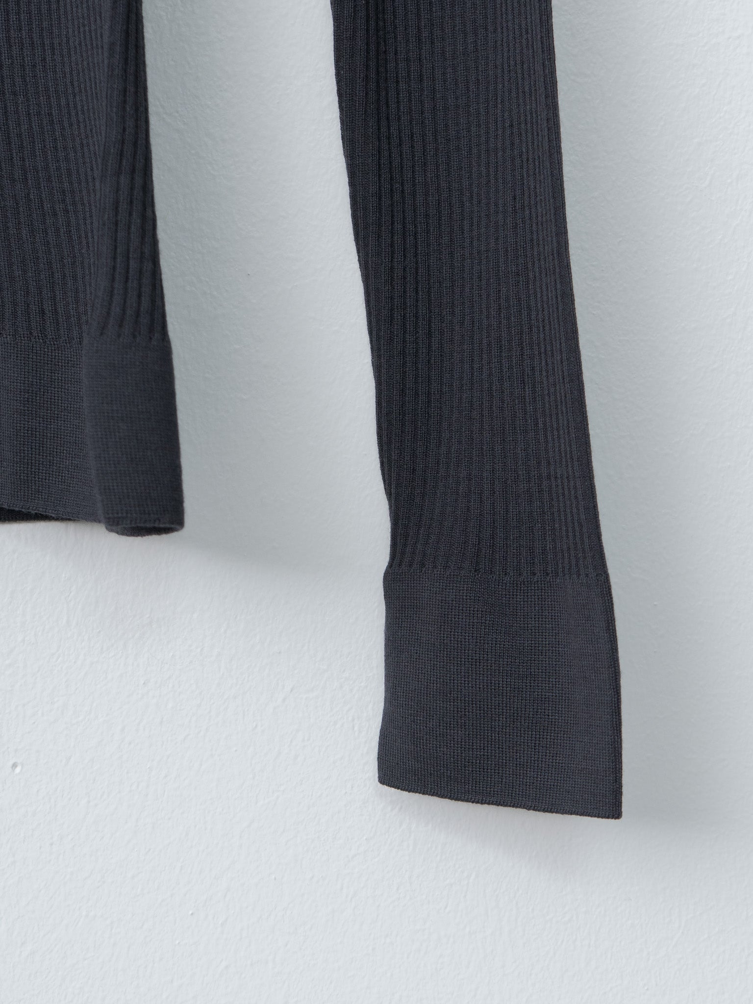 Seamlesss High Neck Top - Granite Black - 7