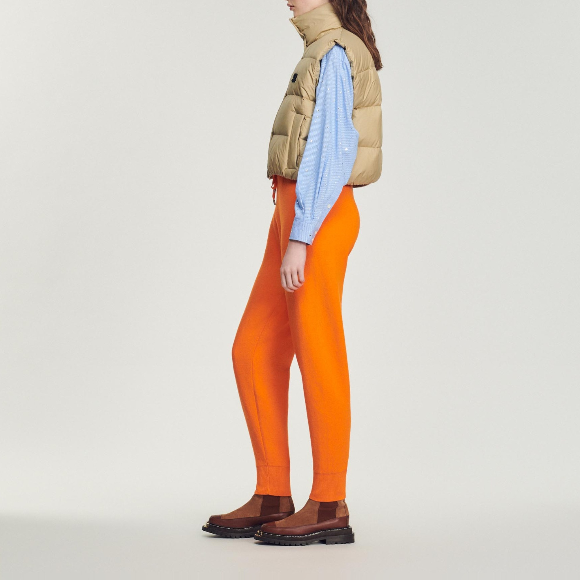 Short sleeveless padded jacket - 7