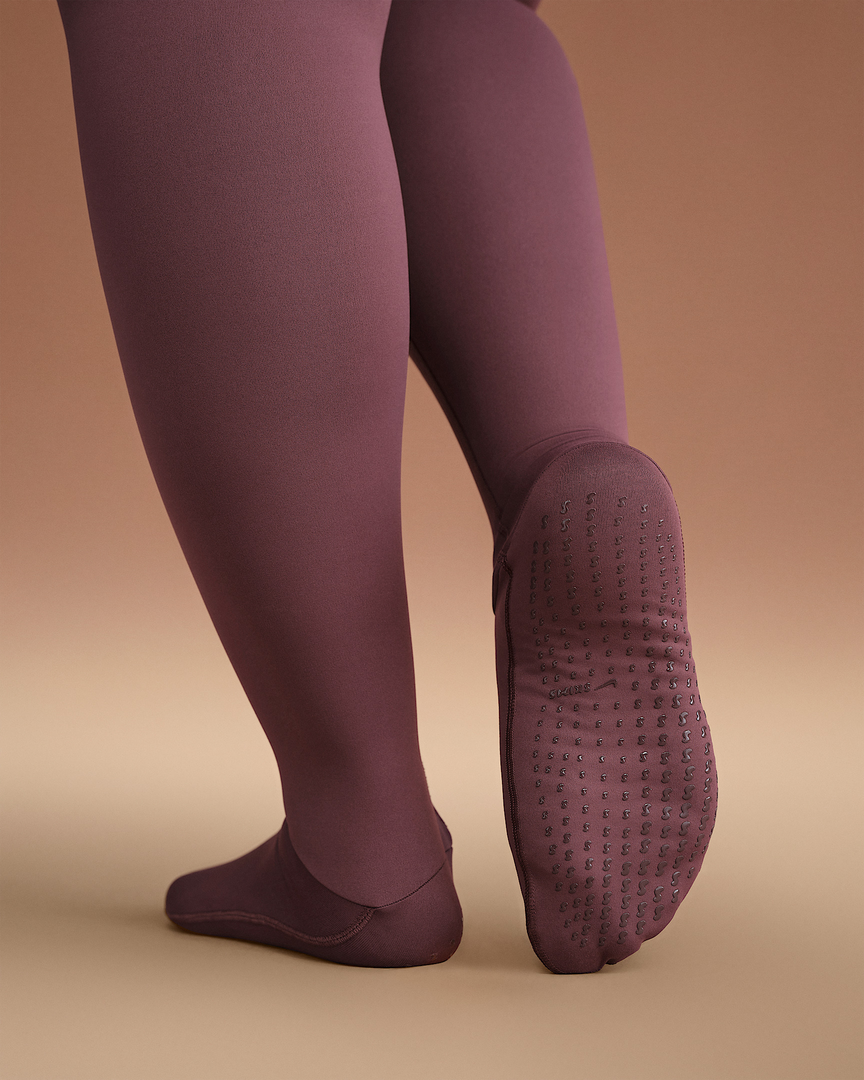 NikeSKIMS Matte Women's High-Waisted Footsie Grip Leggings - 11