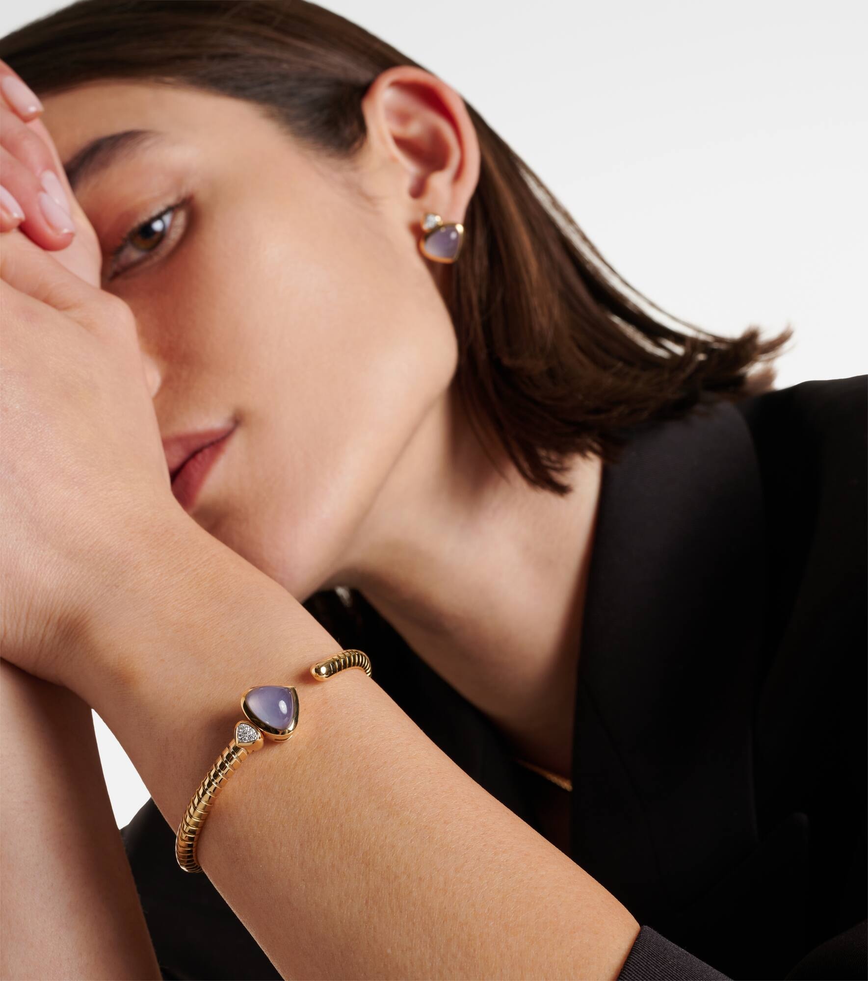 Trisolina Bypass 18kt gold cuff bracelet with chalcedony and diamonds - 2