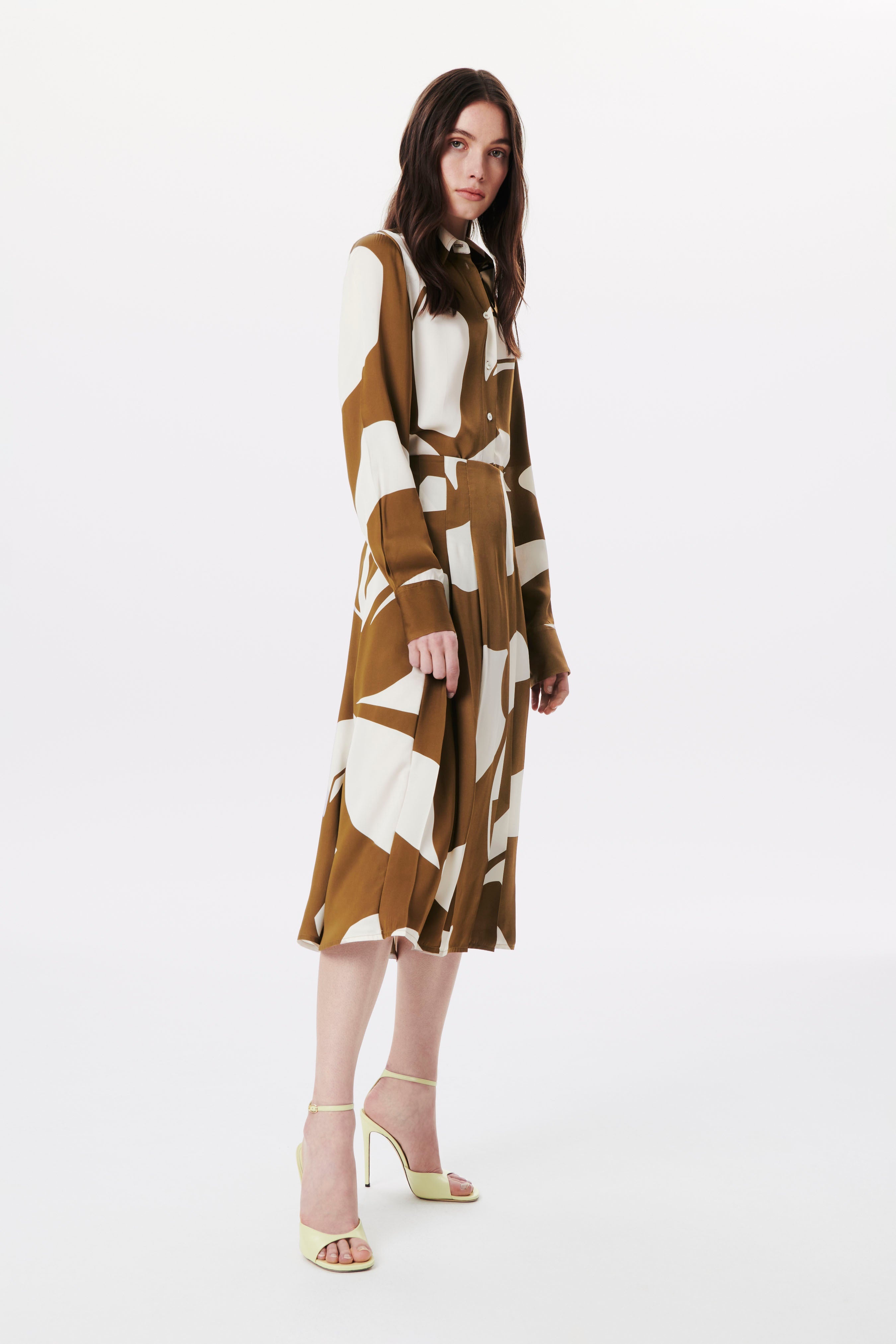 Pointed Collar Shirt in Khaki-Cream - 3