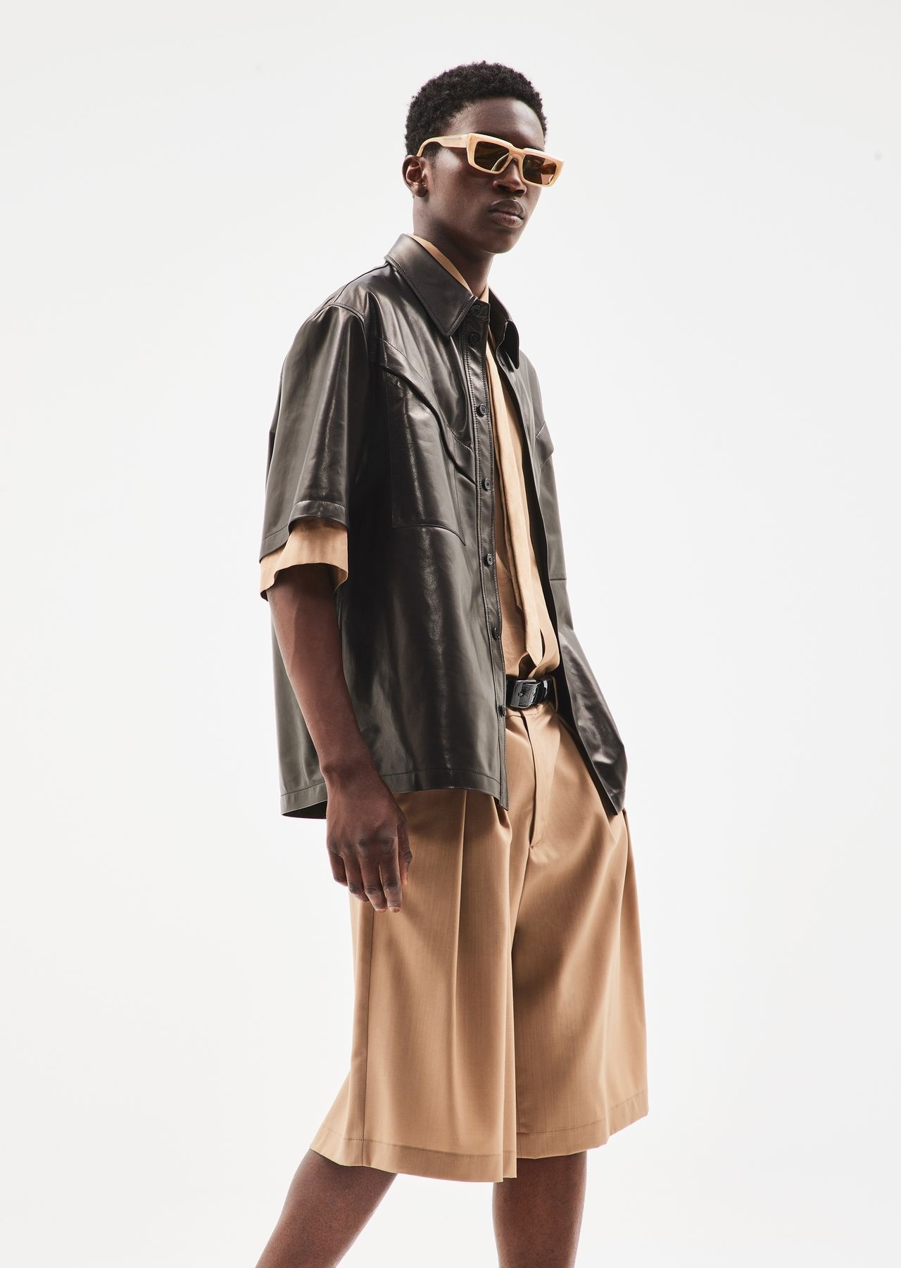 Short-sleeved shirt in partially vegetable-tanned plonge lamb nappa leather - 6