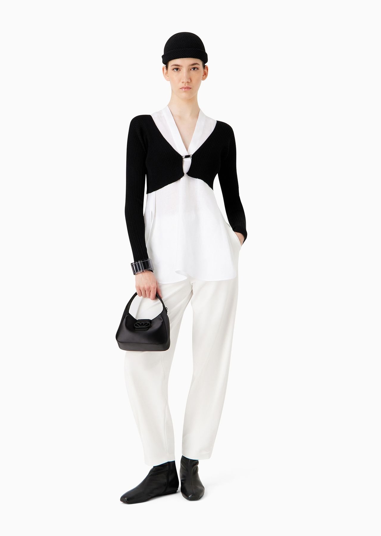 Oversized V-neck top in linen with asymmetric hem - 4