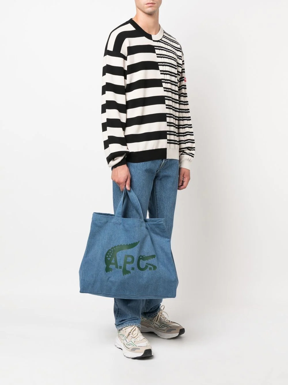 x A.P.C. logo-print tote bag - 2