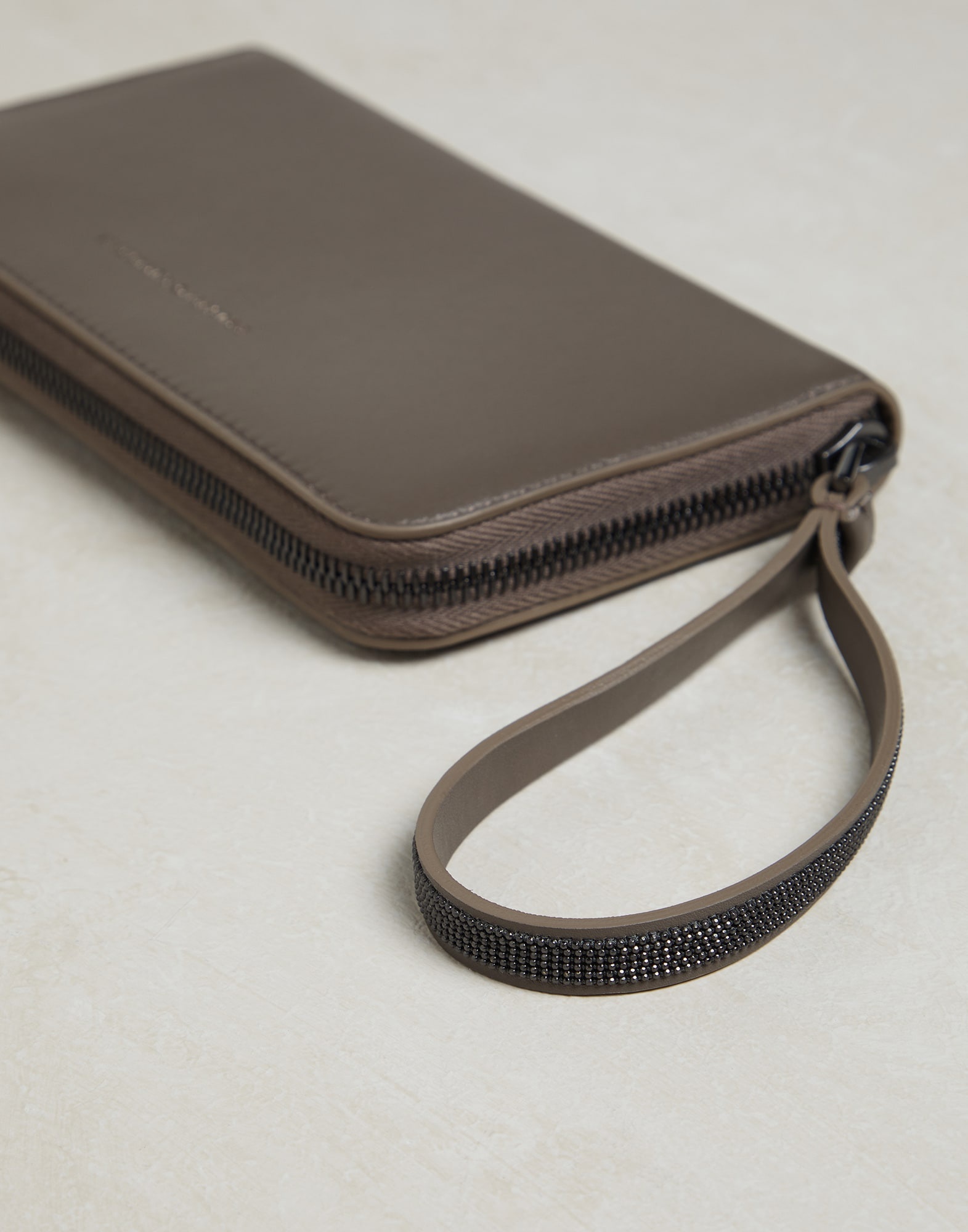 Matte calfskin wallet with precious zipper pull - 3