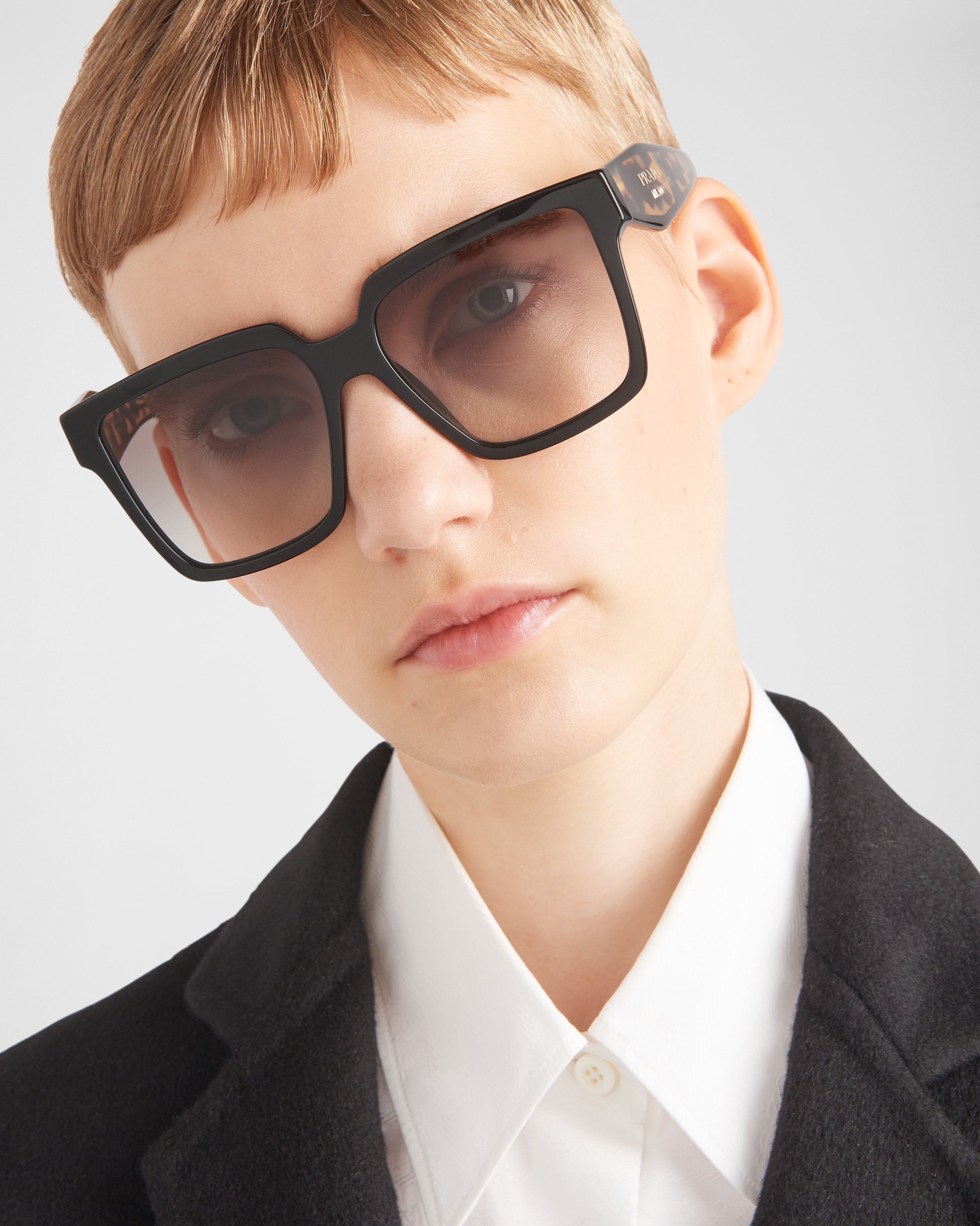 Sunglasses with Prada logo - 6