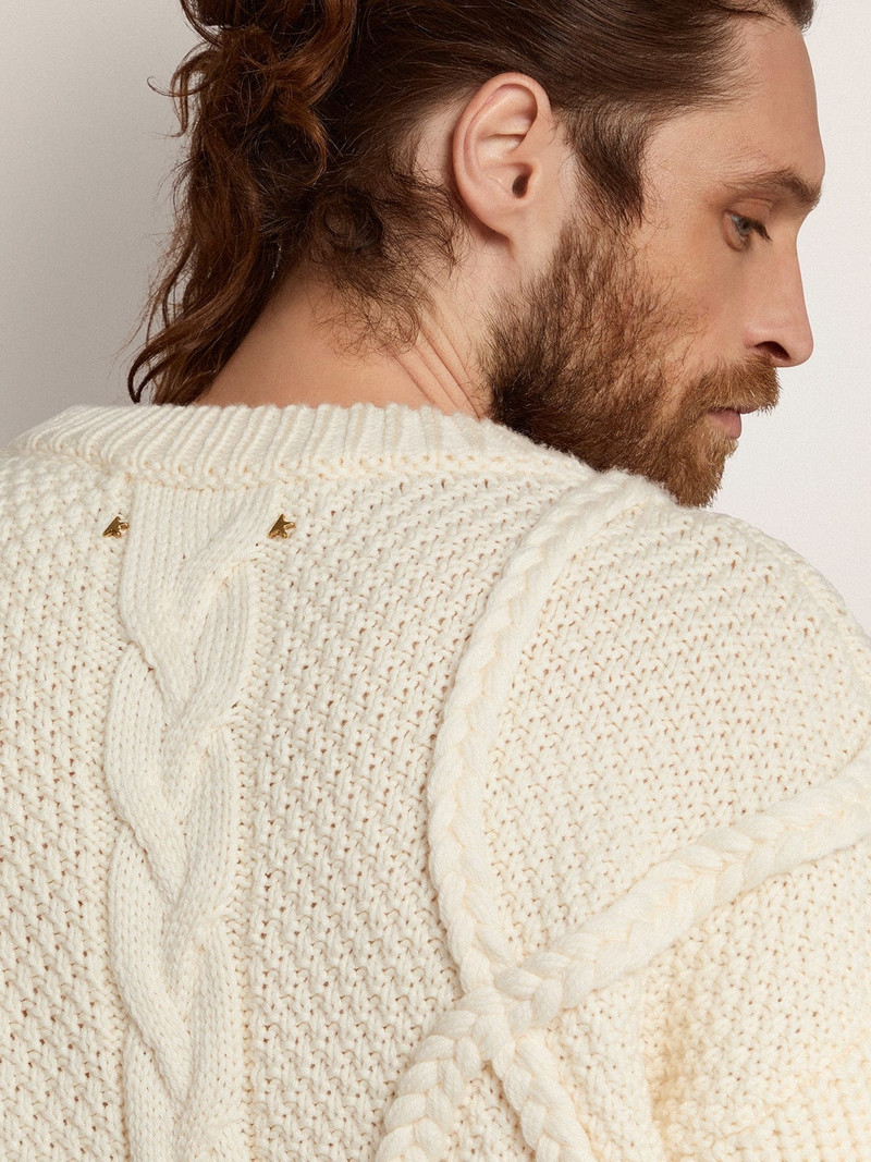 Men's round-neck sweater in wool with braided motif 5