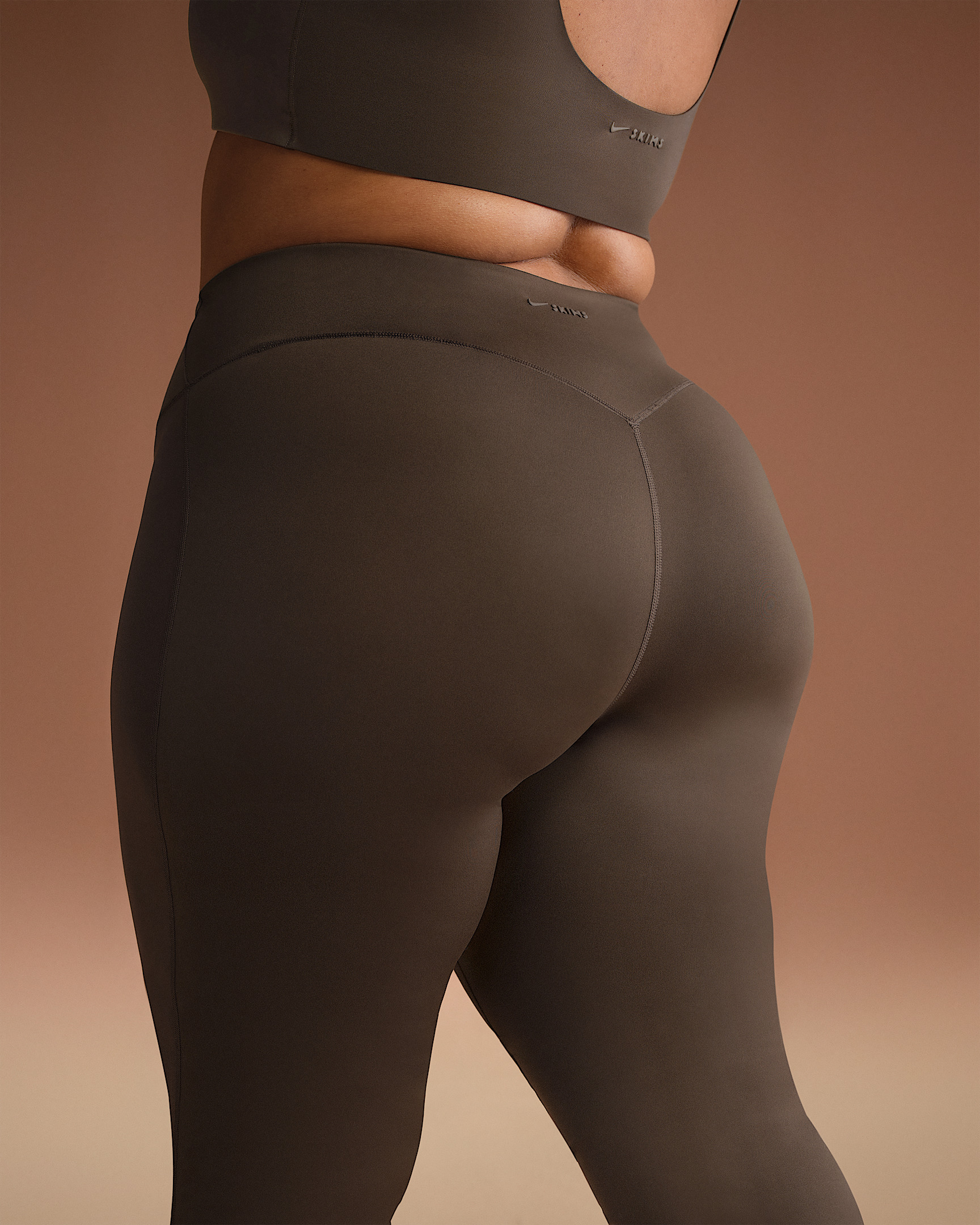NikeSKIMS Matte Women's High-Waisted Slim Flared Leggings - 8