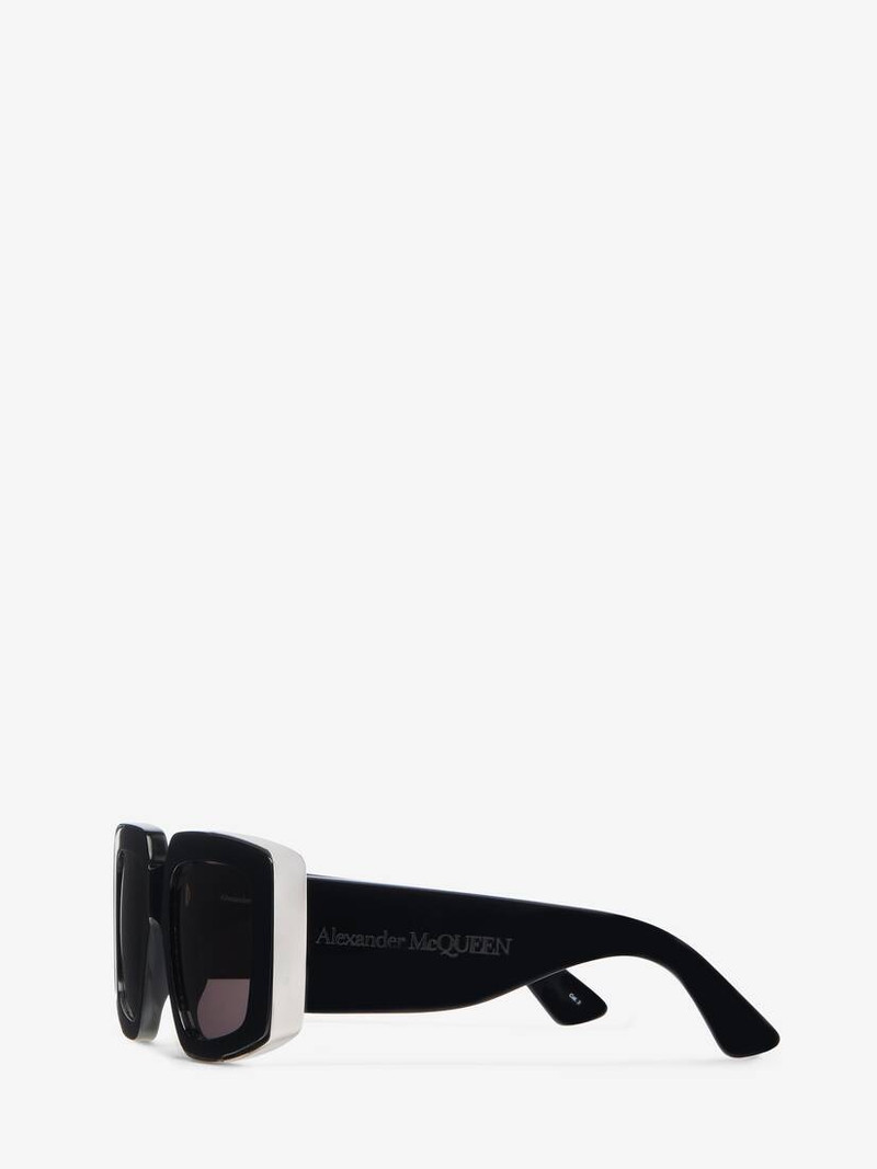 Women's The Grip Geometrical Sunglasses in Black/smoke 4