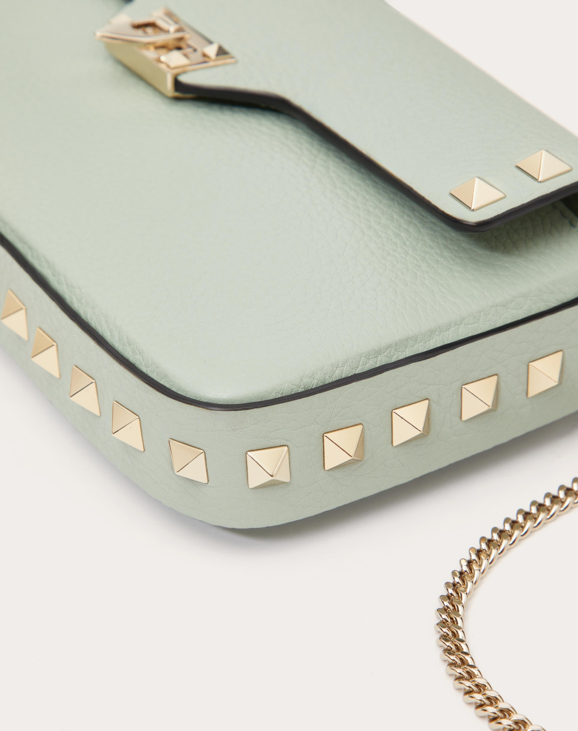 GRAINY CALFSKIN POUCH WITH ROCKSTUD CHAIN - 4