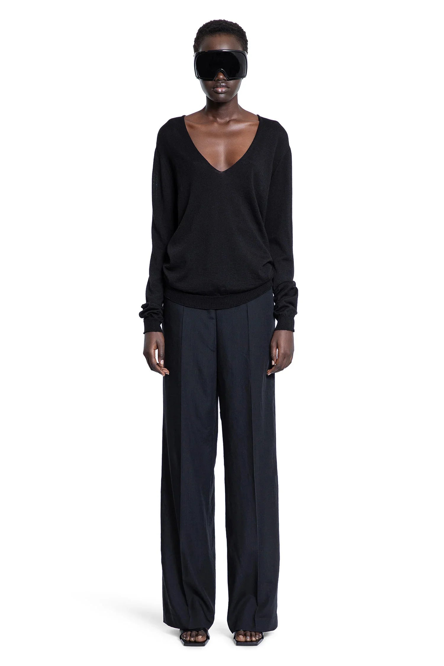 Hollywood-V-Neck-In-Lightweight-Rasato-Knit - 4