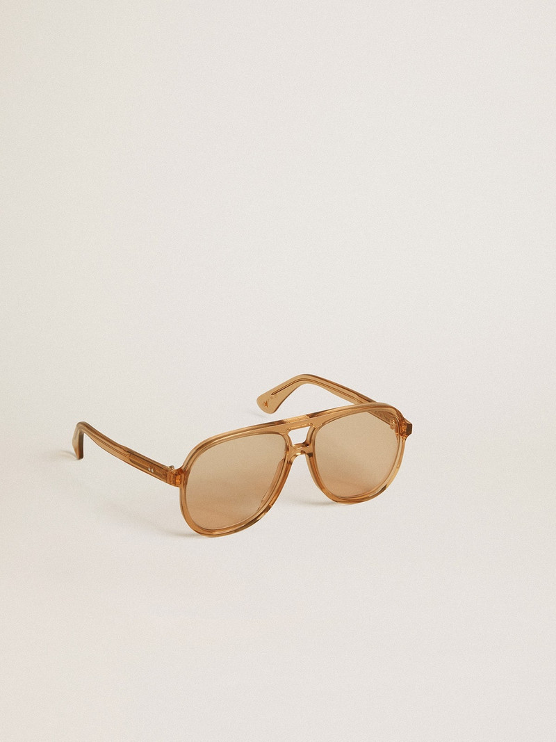 Aviator style sunglasses with honey-colored frame and lenses 1
