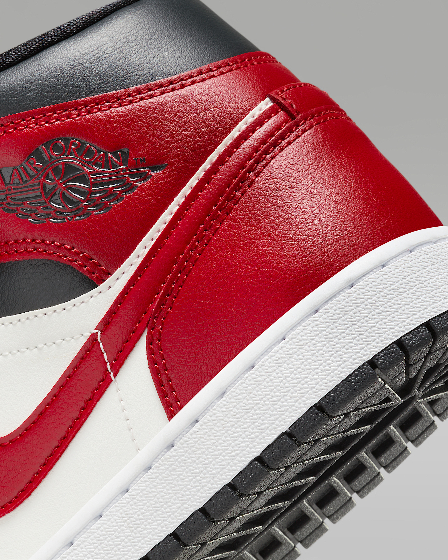 Air Jordan 1 Mid Women's Shoes - 8