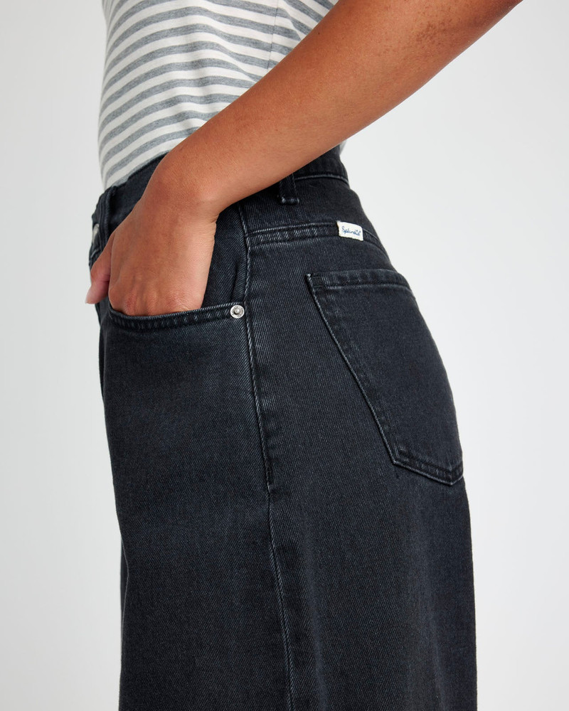 Carson Barrel Leg Jean in Black Rinse 6
