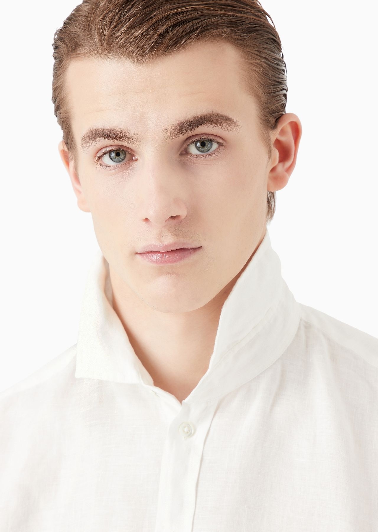 Garment-dyed linen shirt with French collar - 6